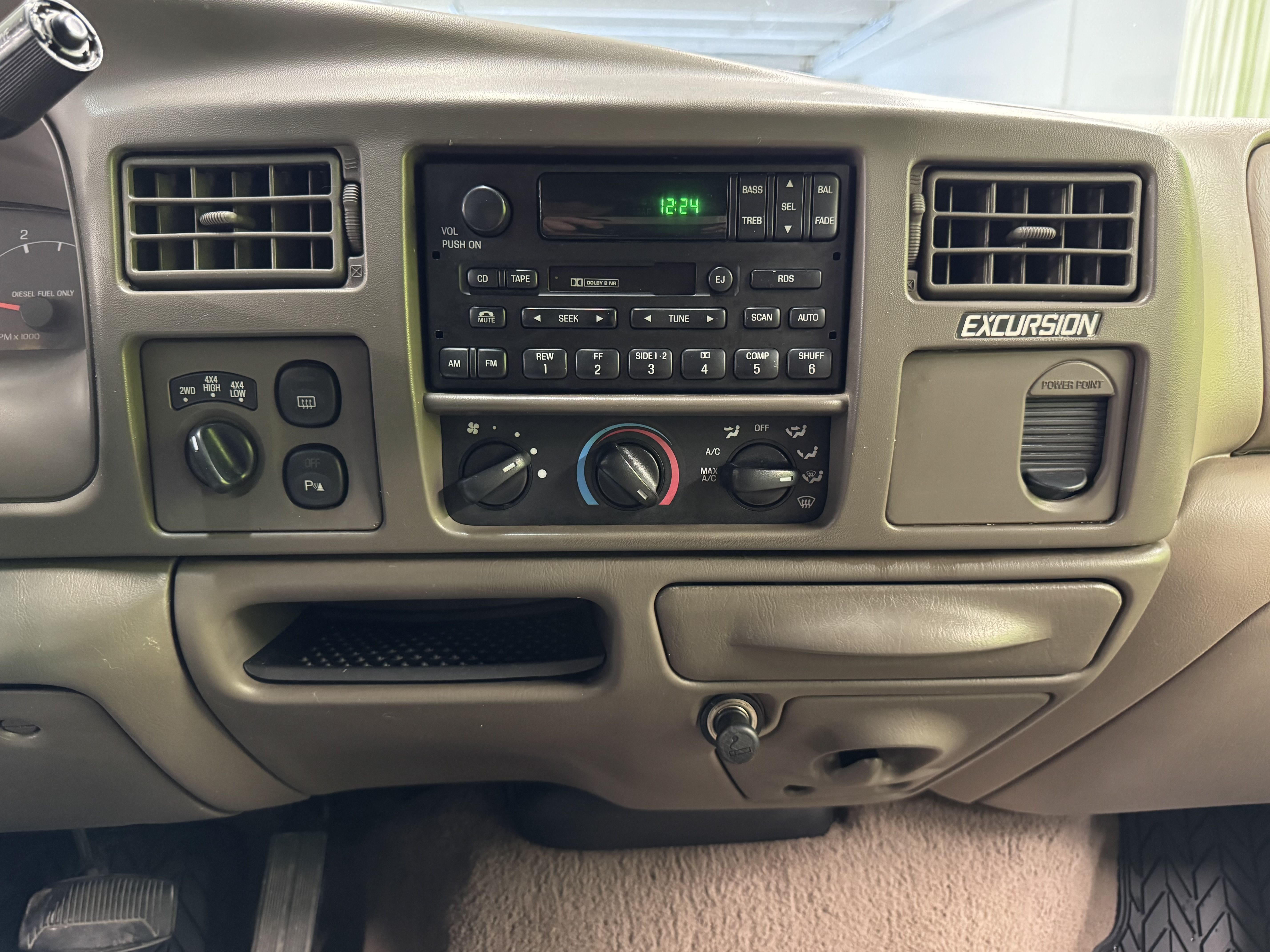 Ford Excursion 2001