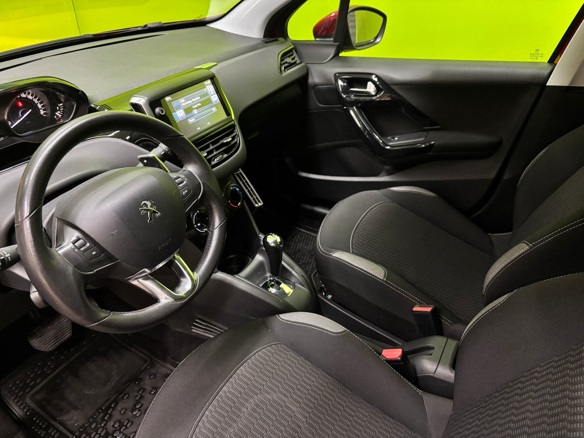 Peugeot 208 2016