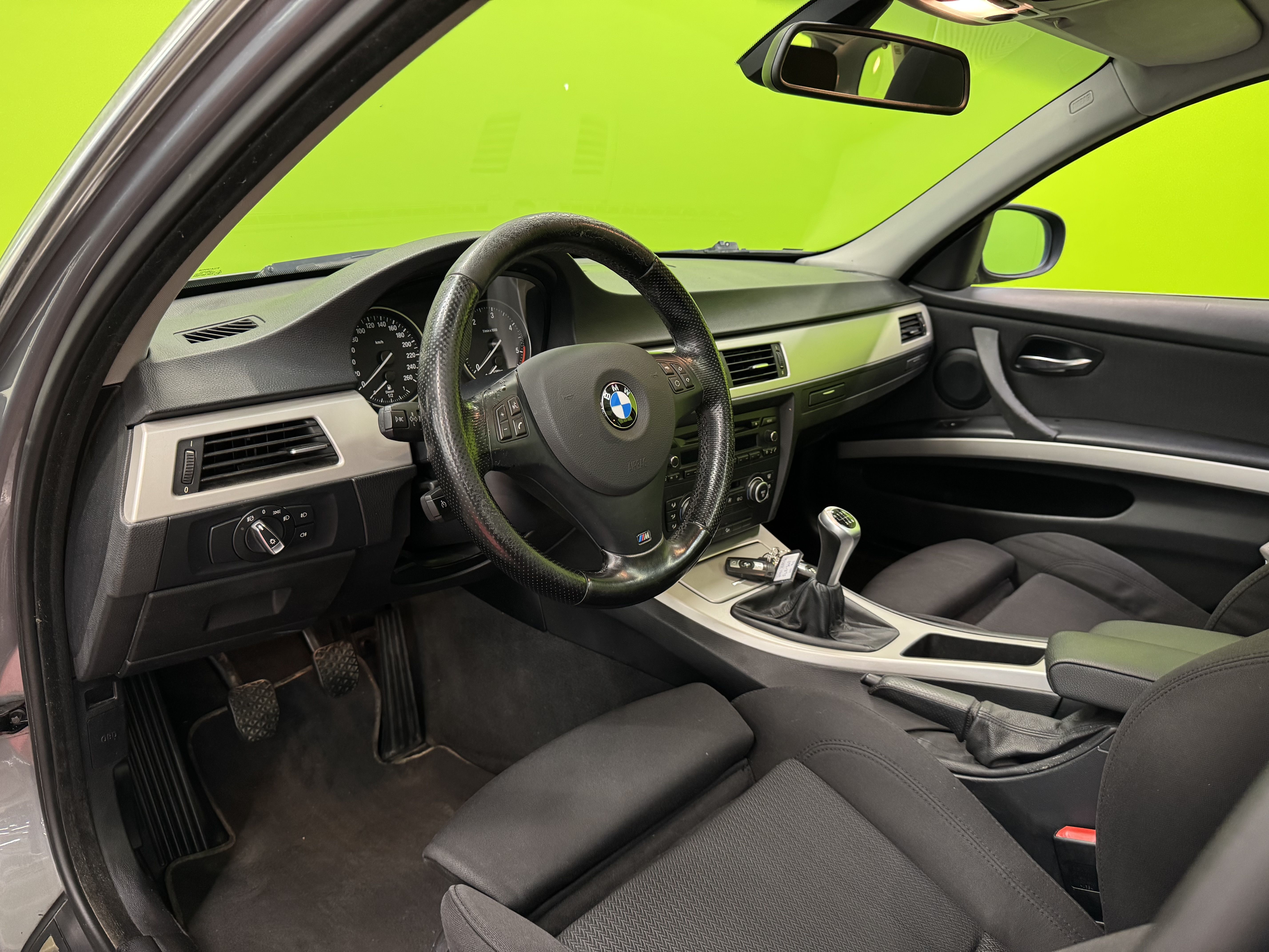 BMW 330 2009
