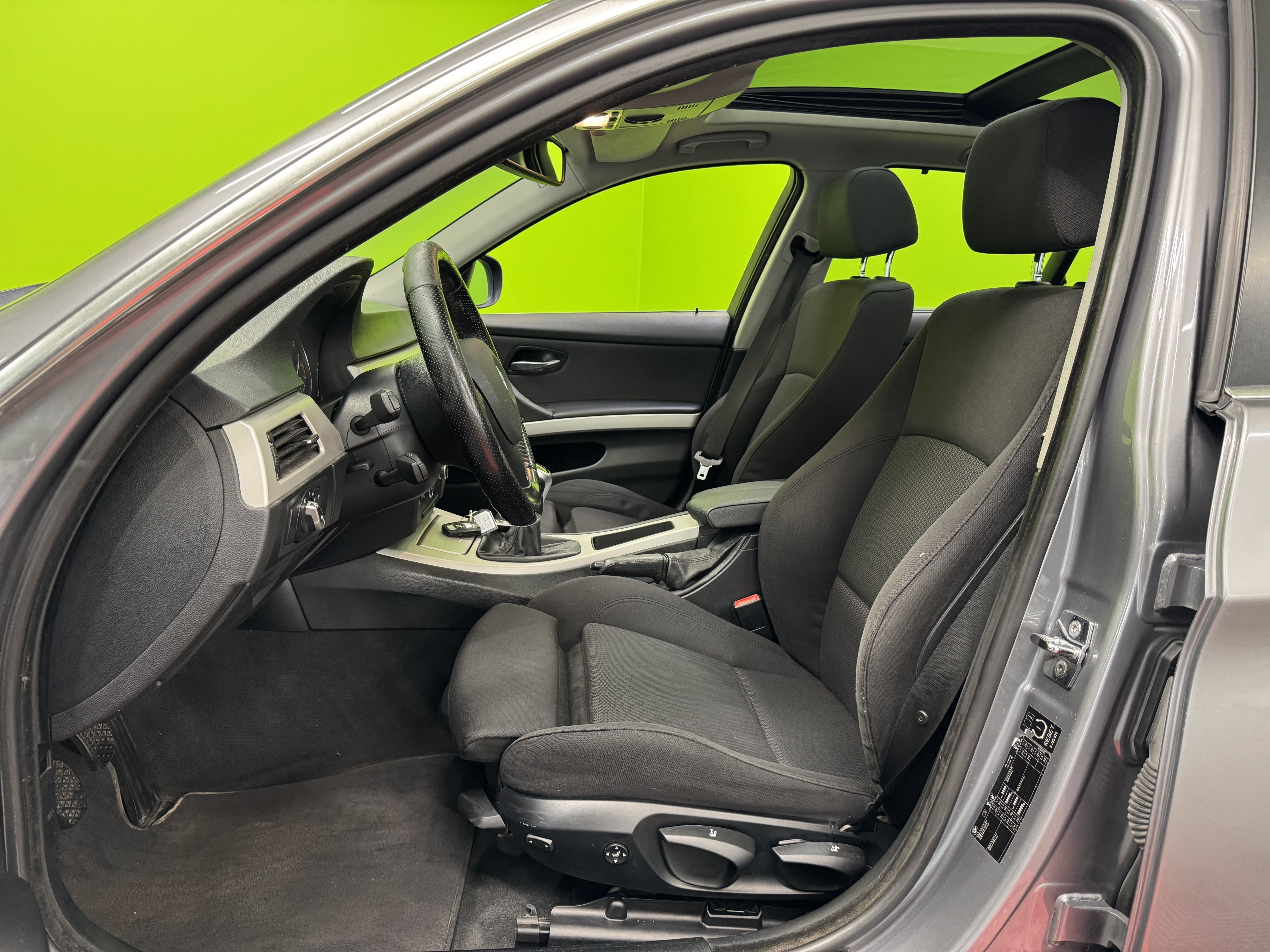 BMW 330 2009