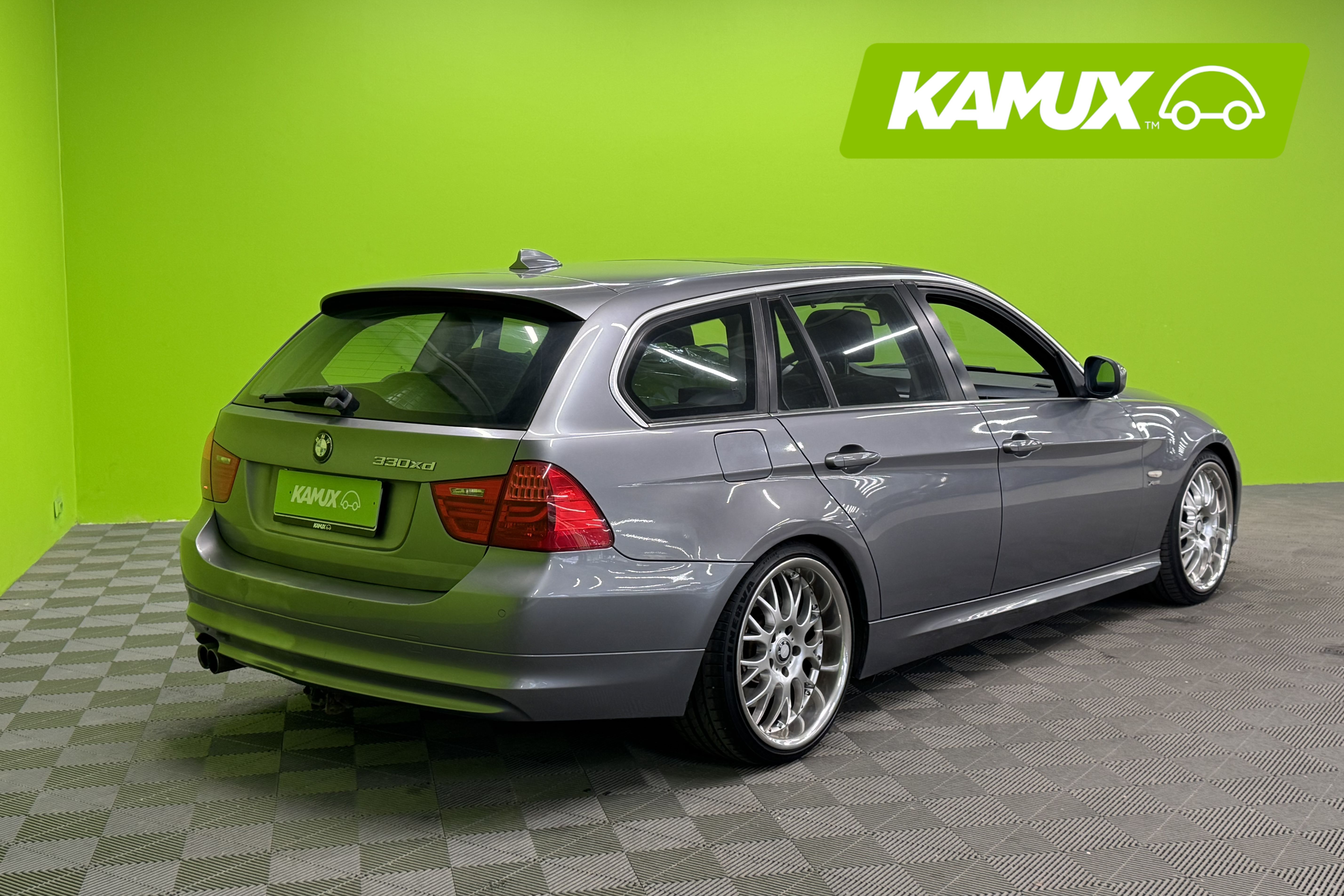 BMW 330 2009