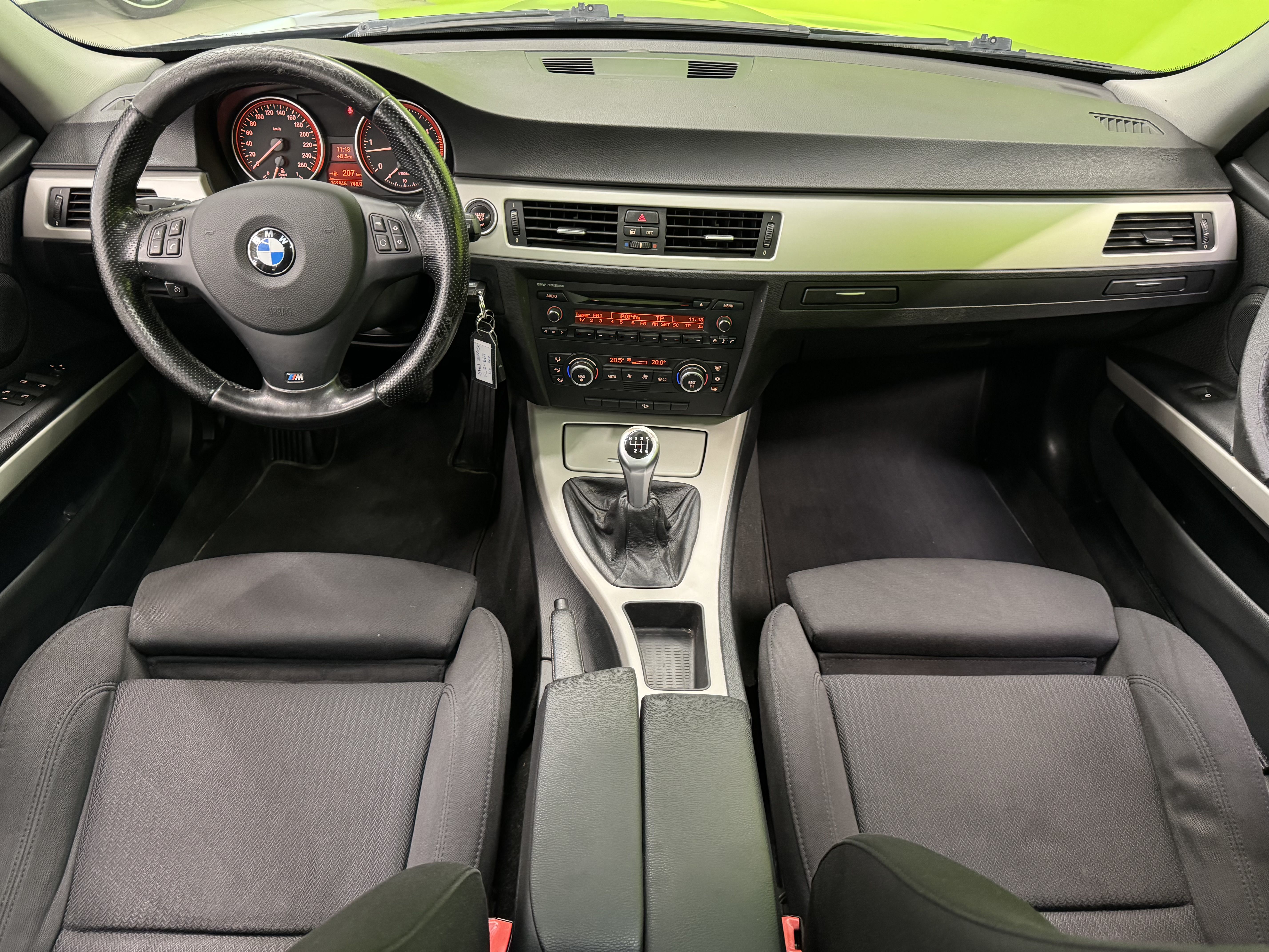BMW 330 2009