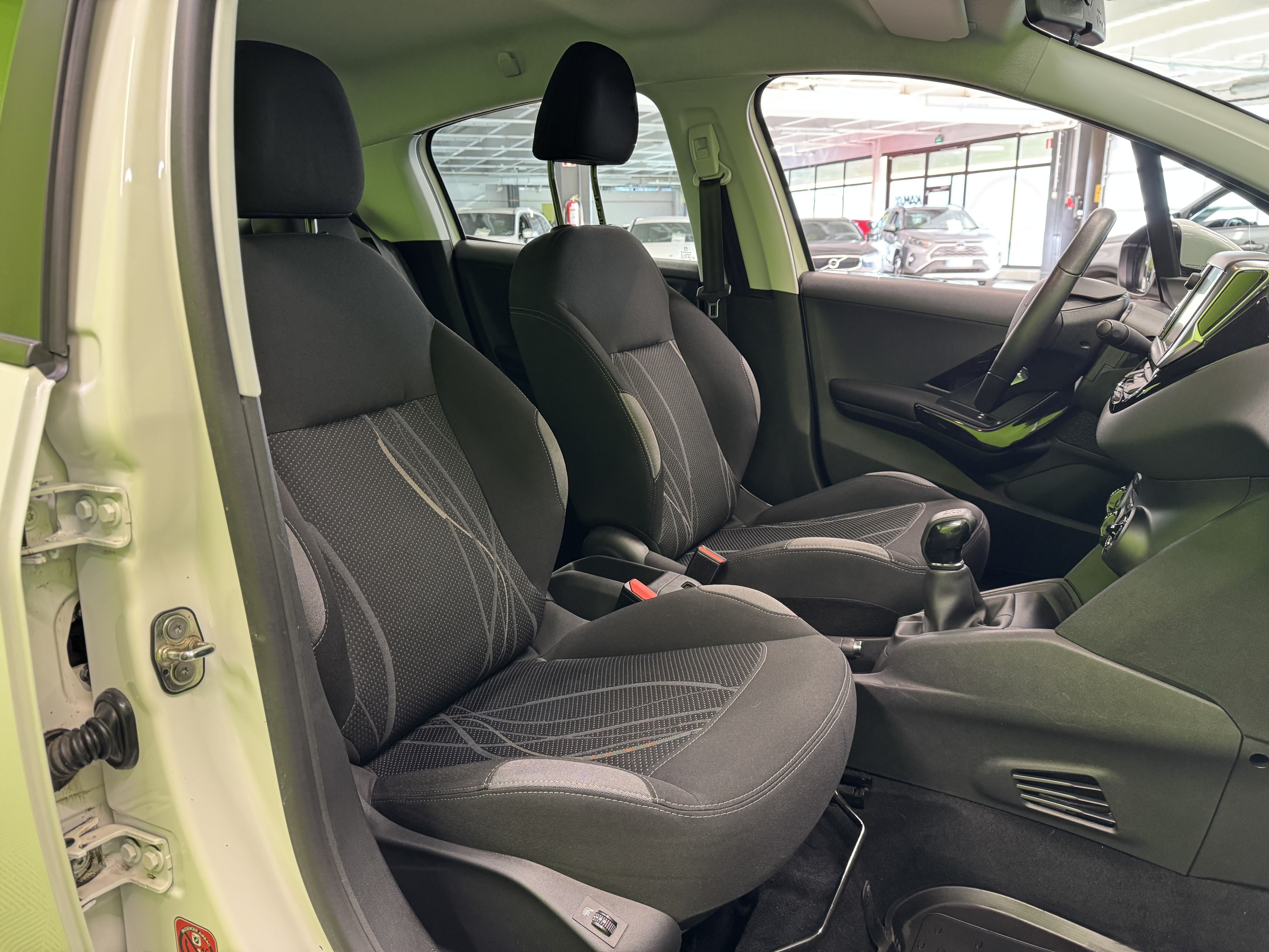 Peugeot 208 2015