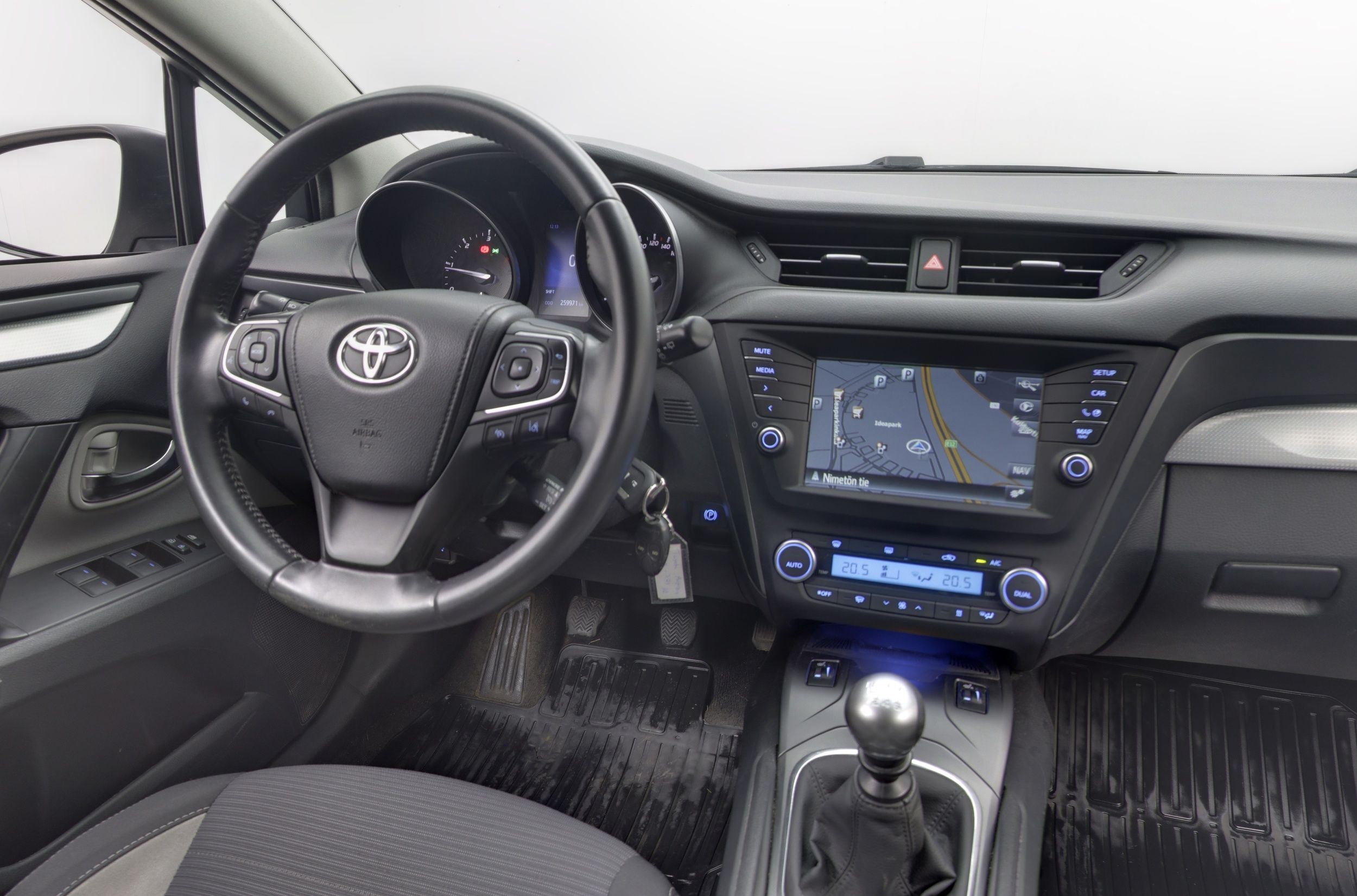 Toyota Avensis 2016