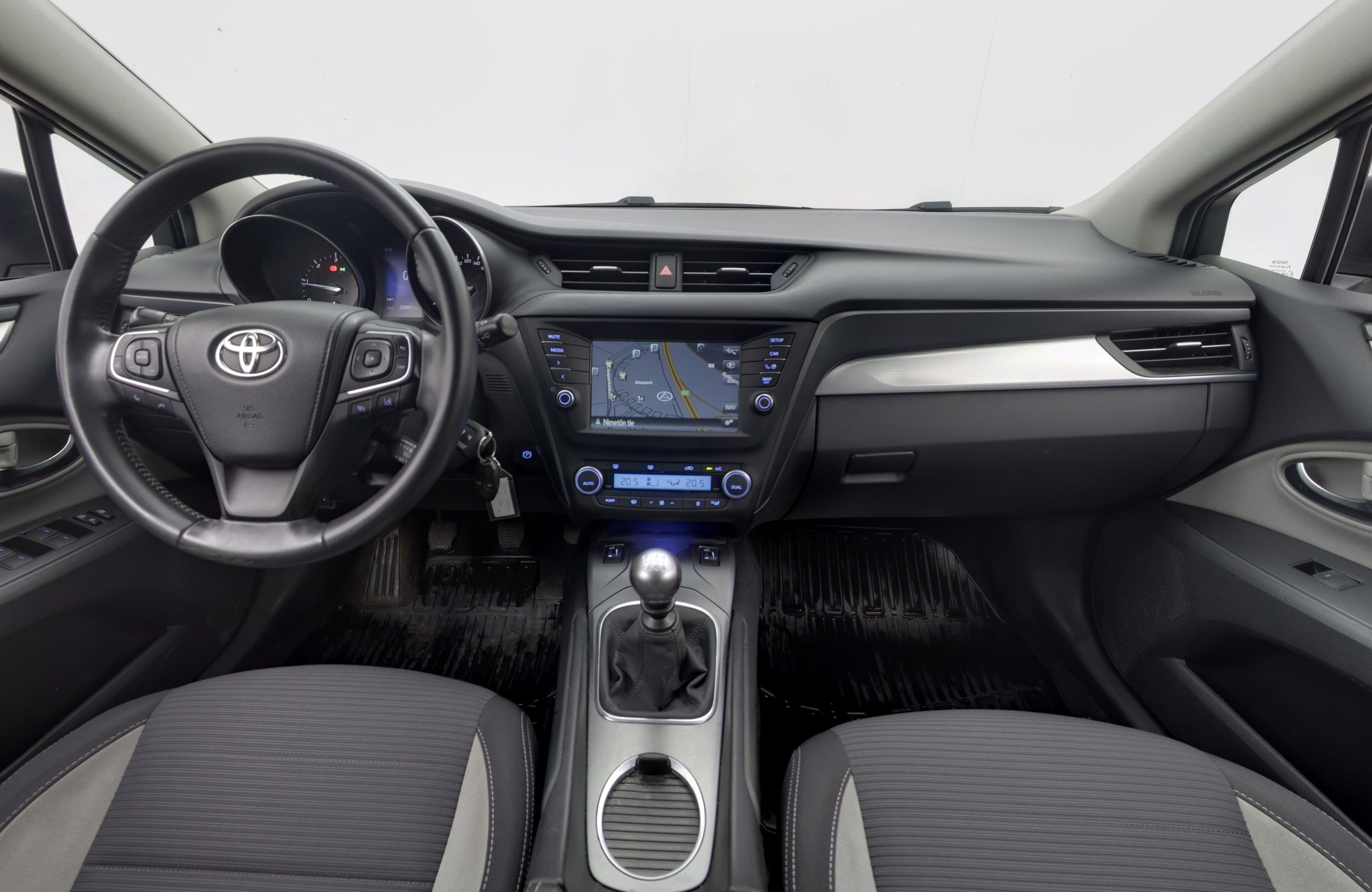 Toyota Avensis 2016