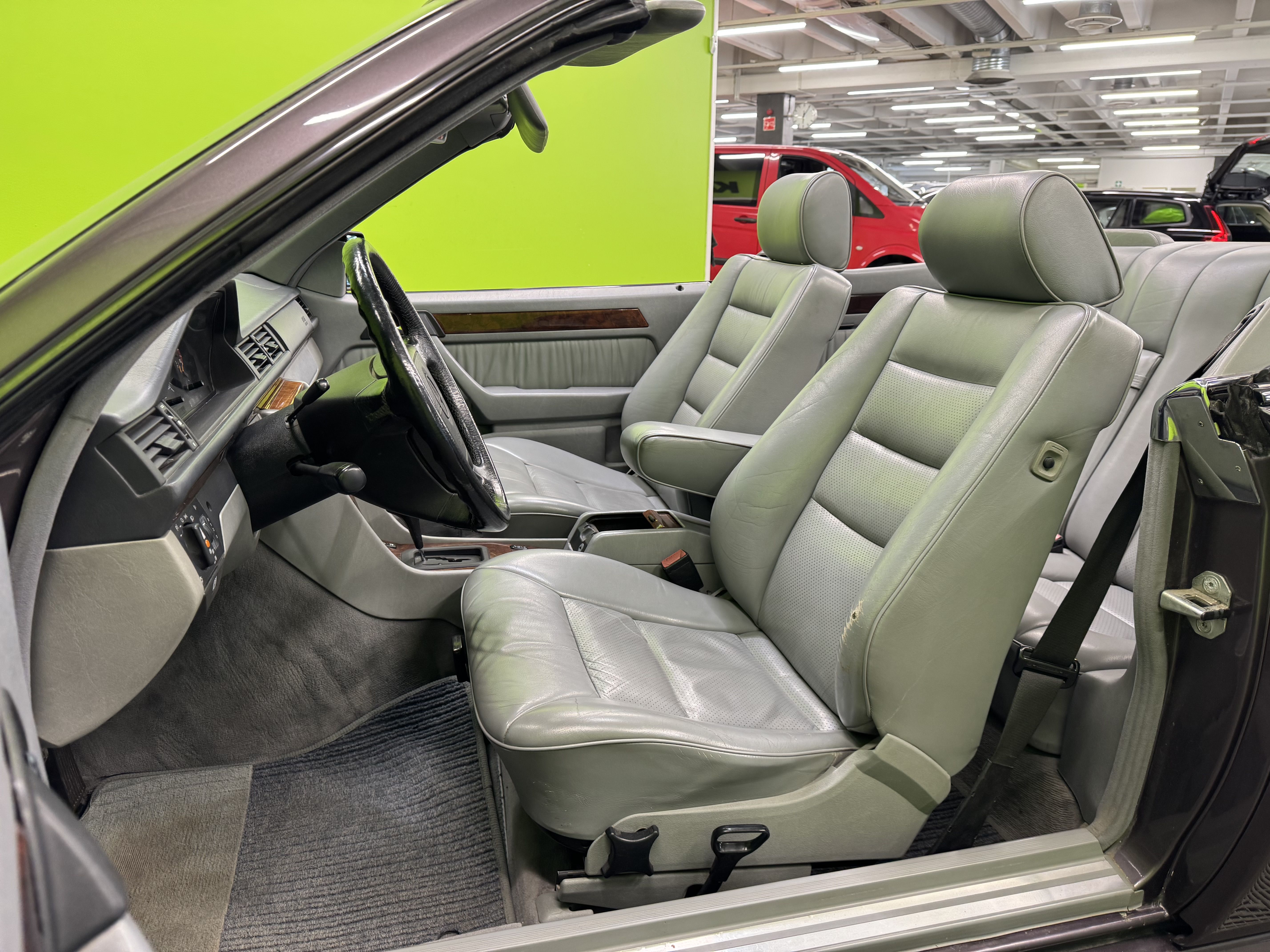 Mercedes-Benz E 1993
