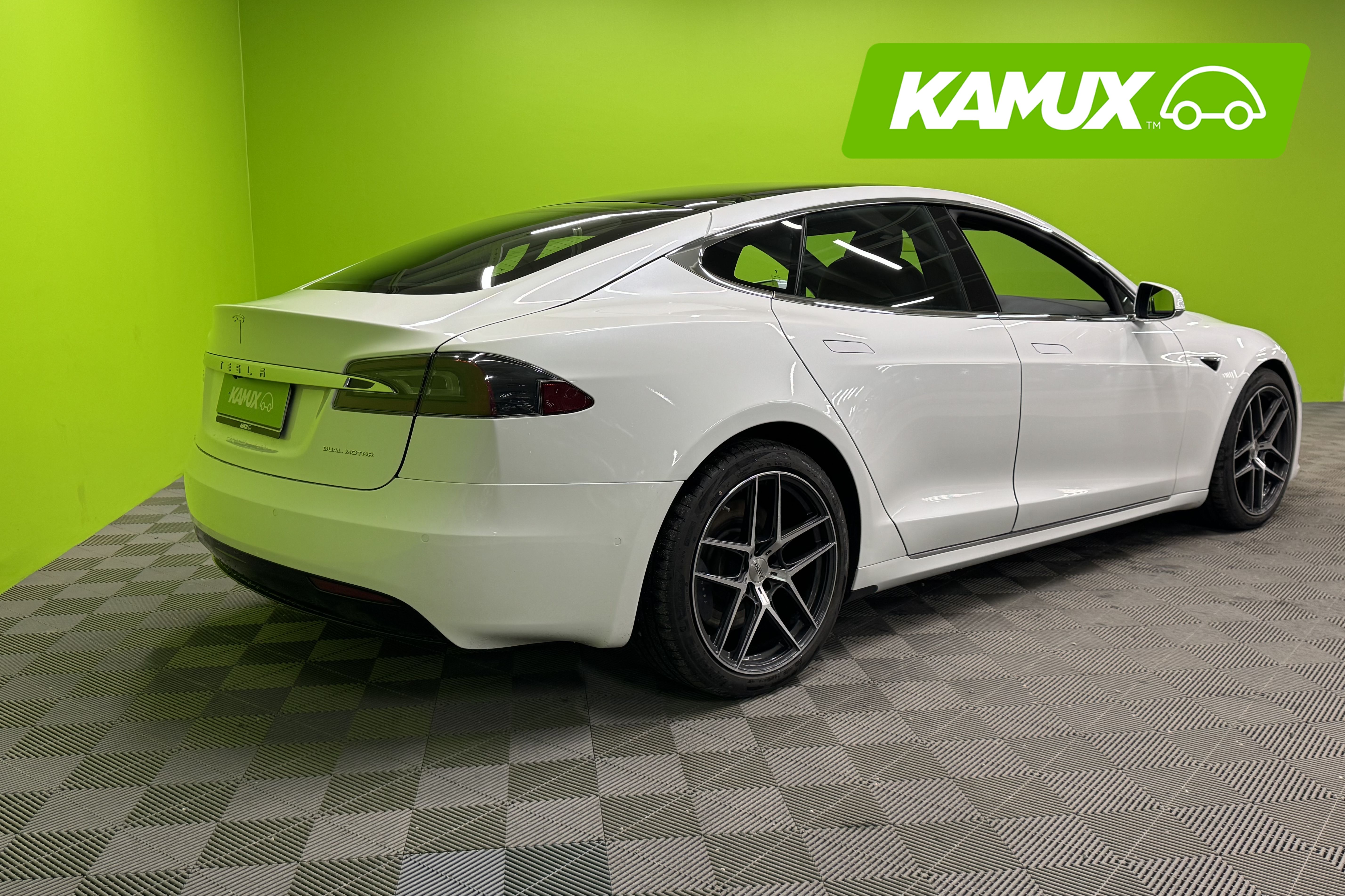 Tesla Model S 2020