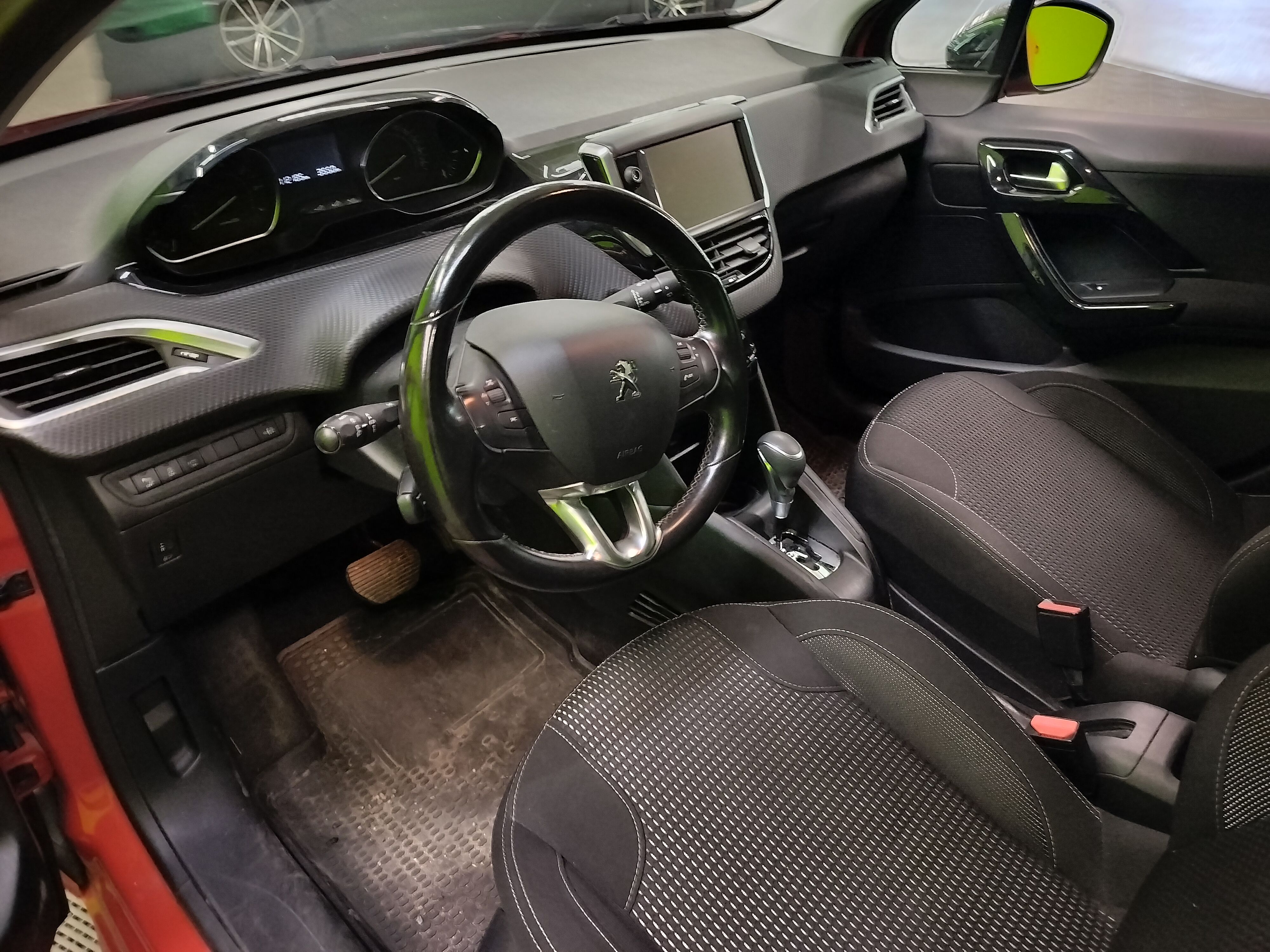 Peugeot 208 2015