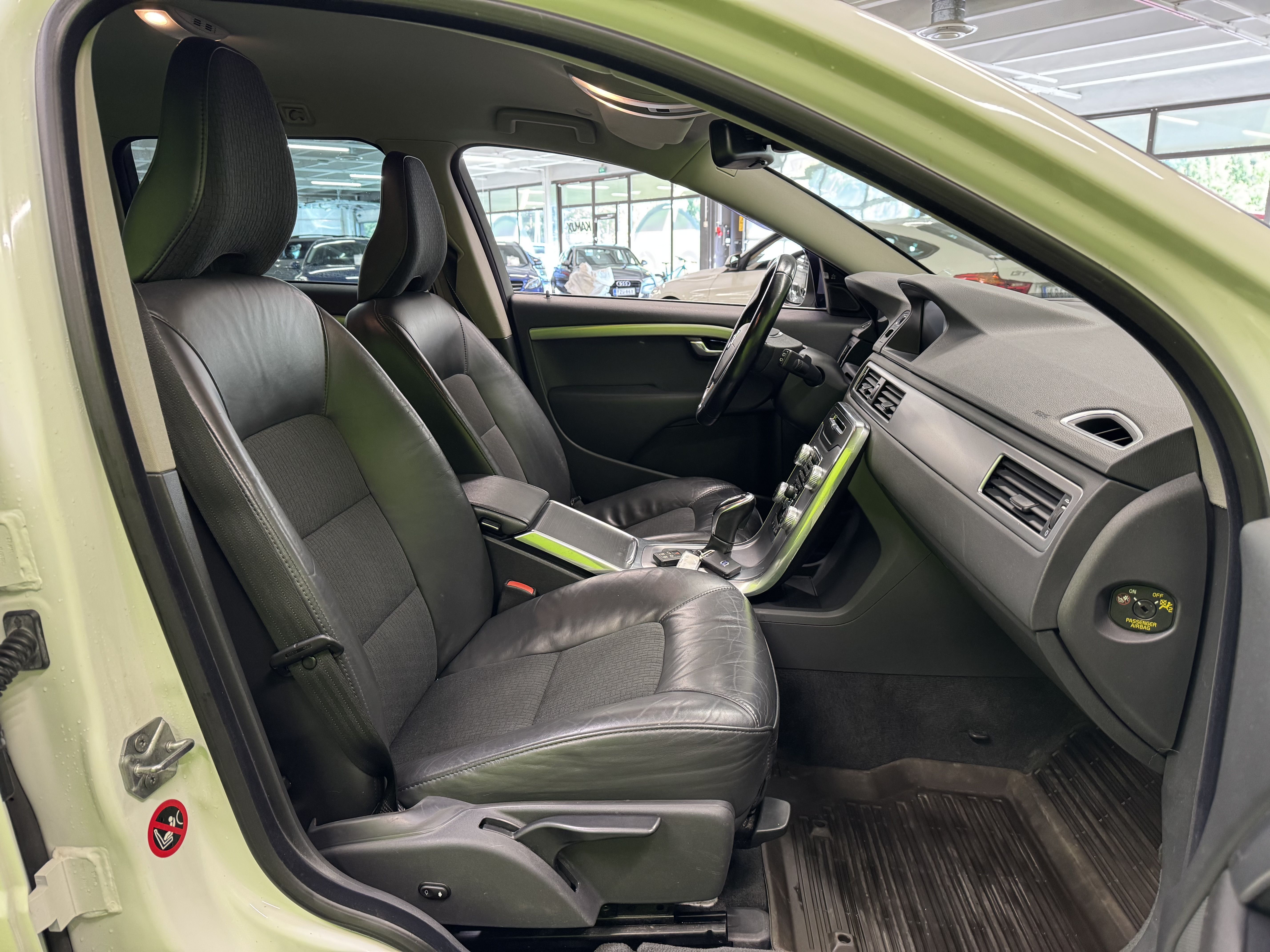 Volvo V70 2015