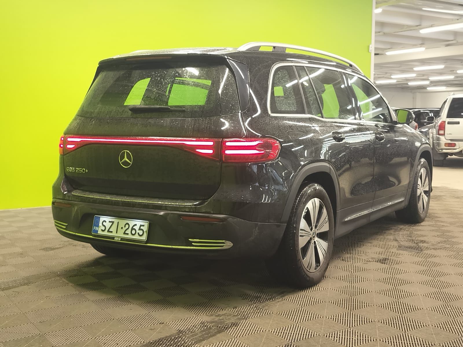 Mercedes-Benz EQB 2024