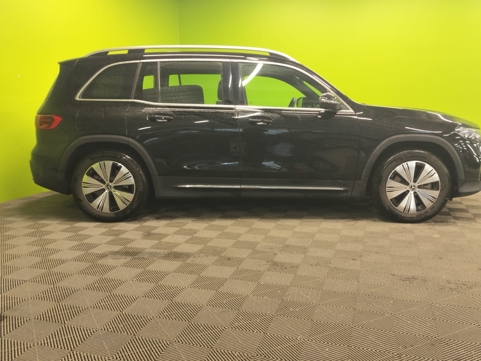 Mercedes-Benz EQB 2024