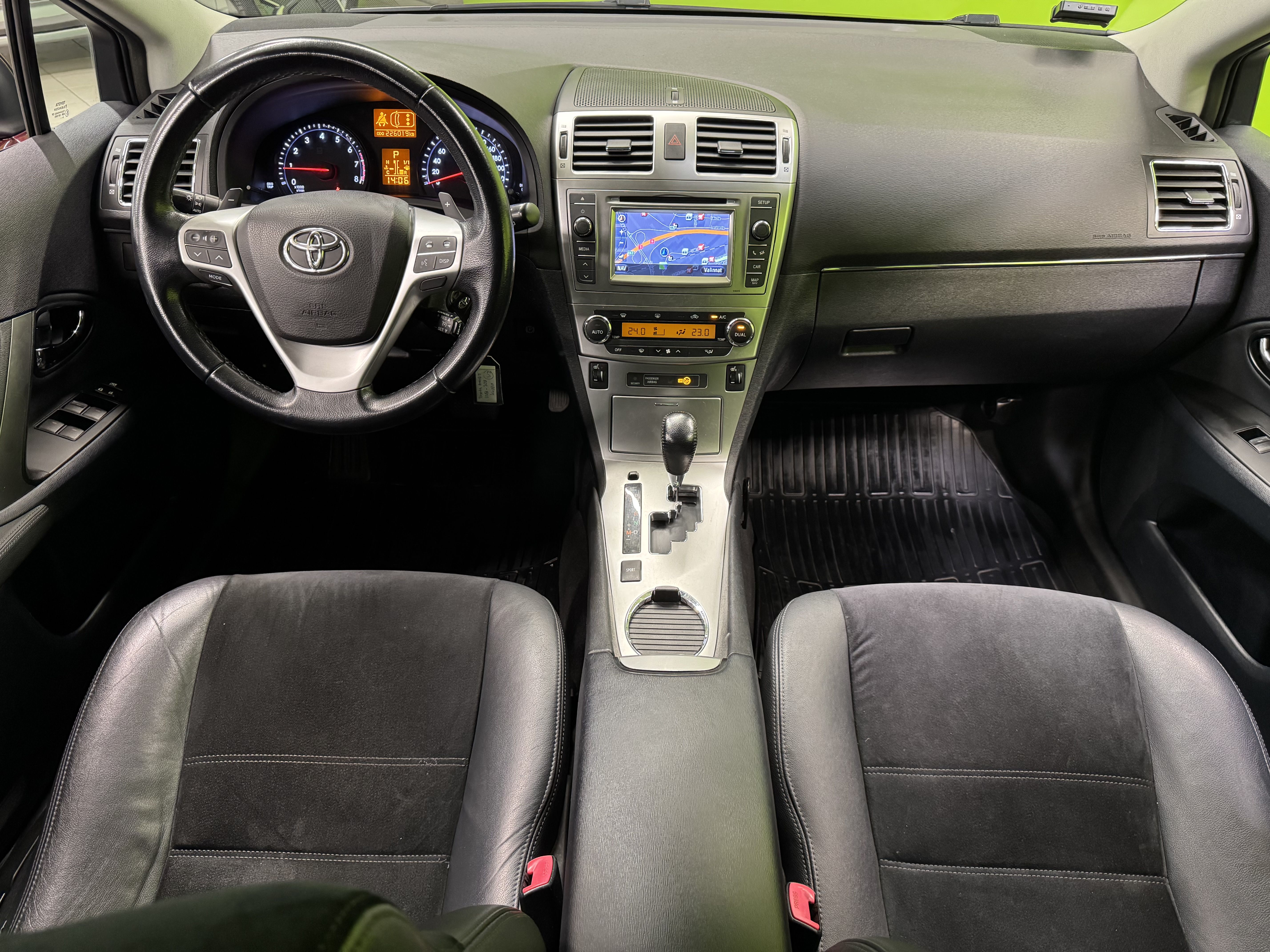 Toyota Avensis 2013