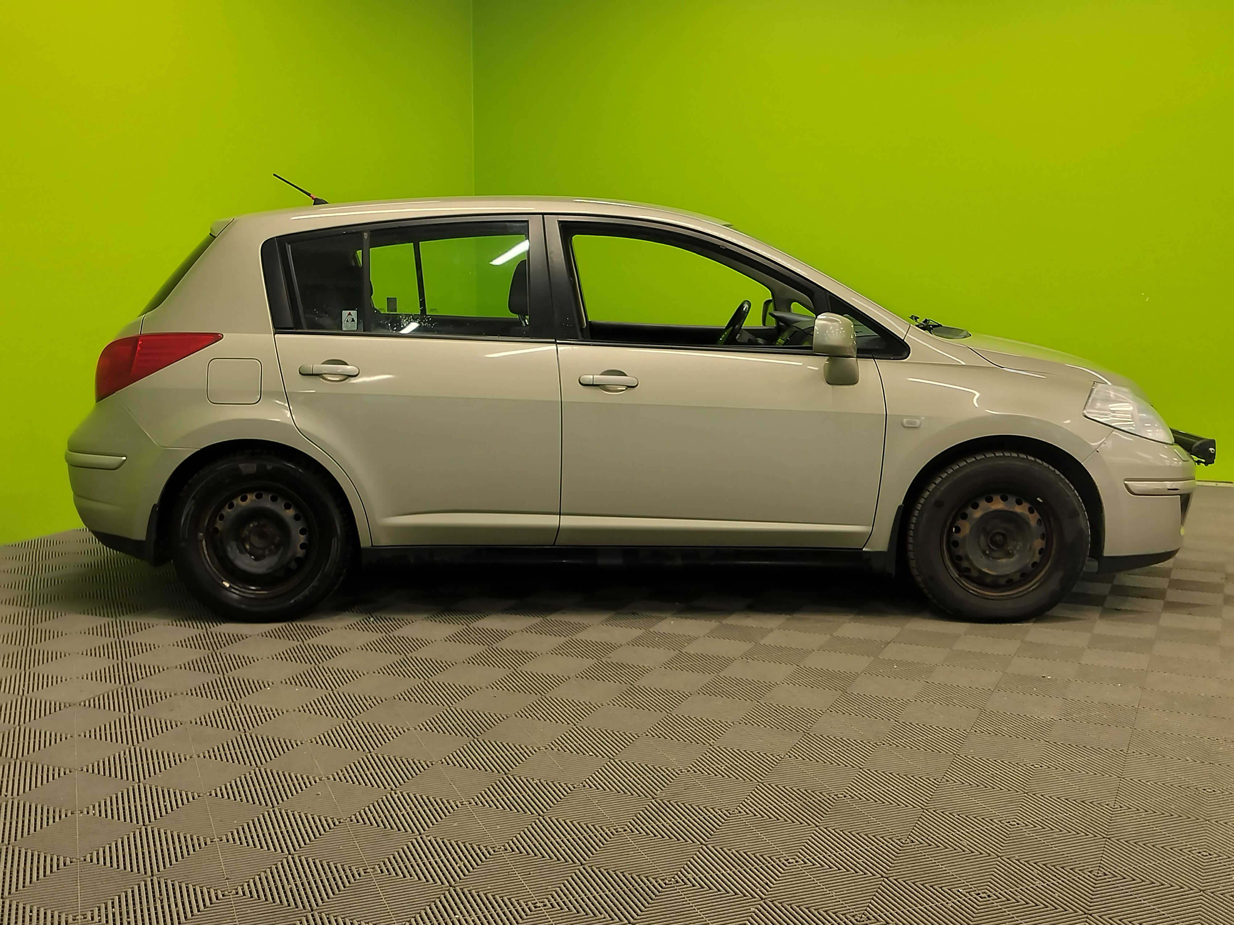 Nissan Tiida 2009
