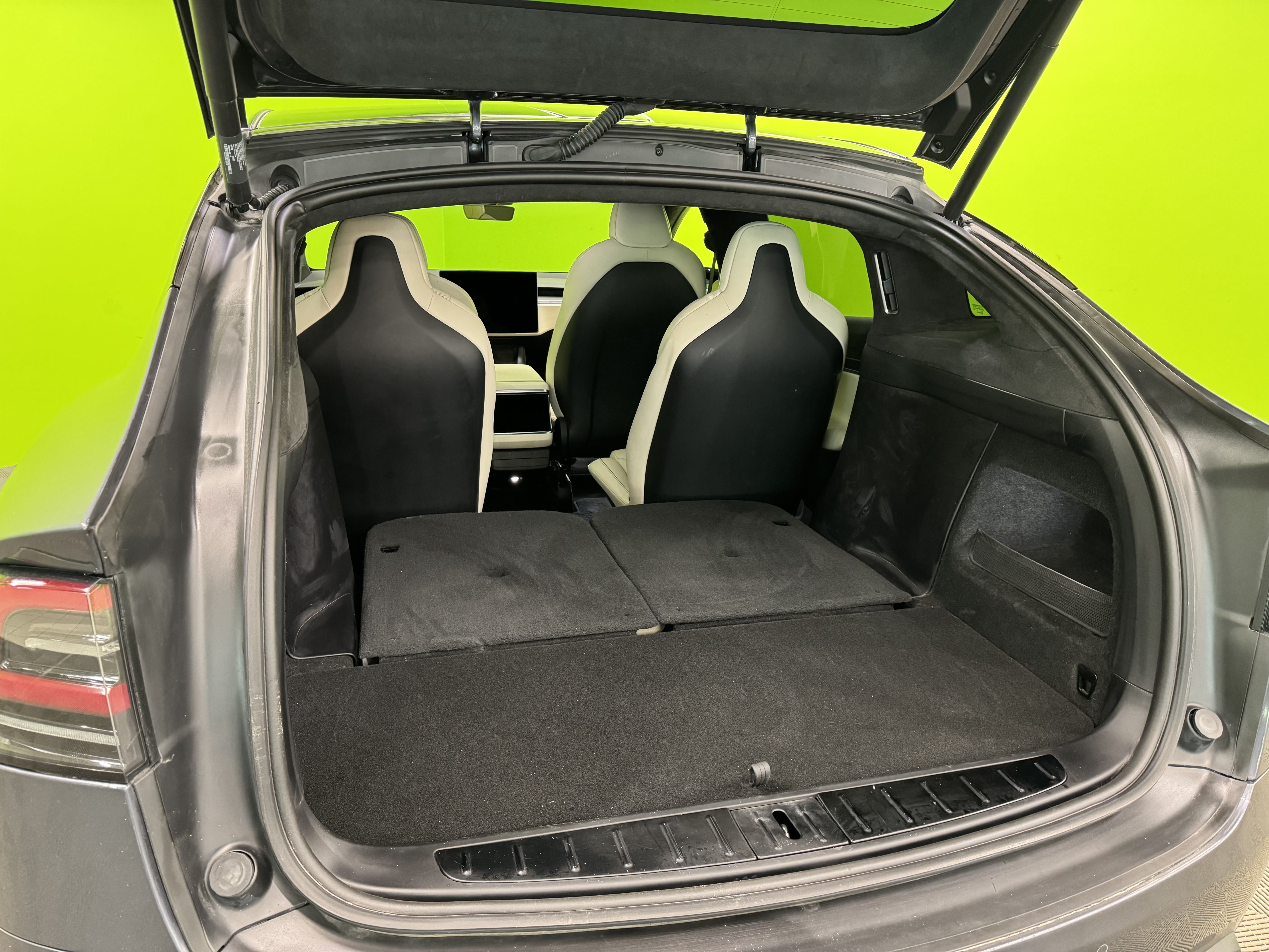 Tesla Model X 2023