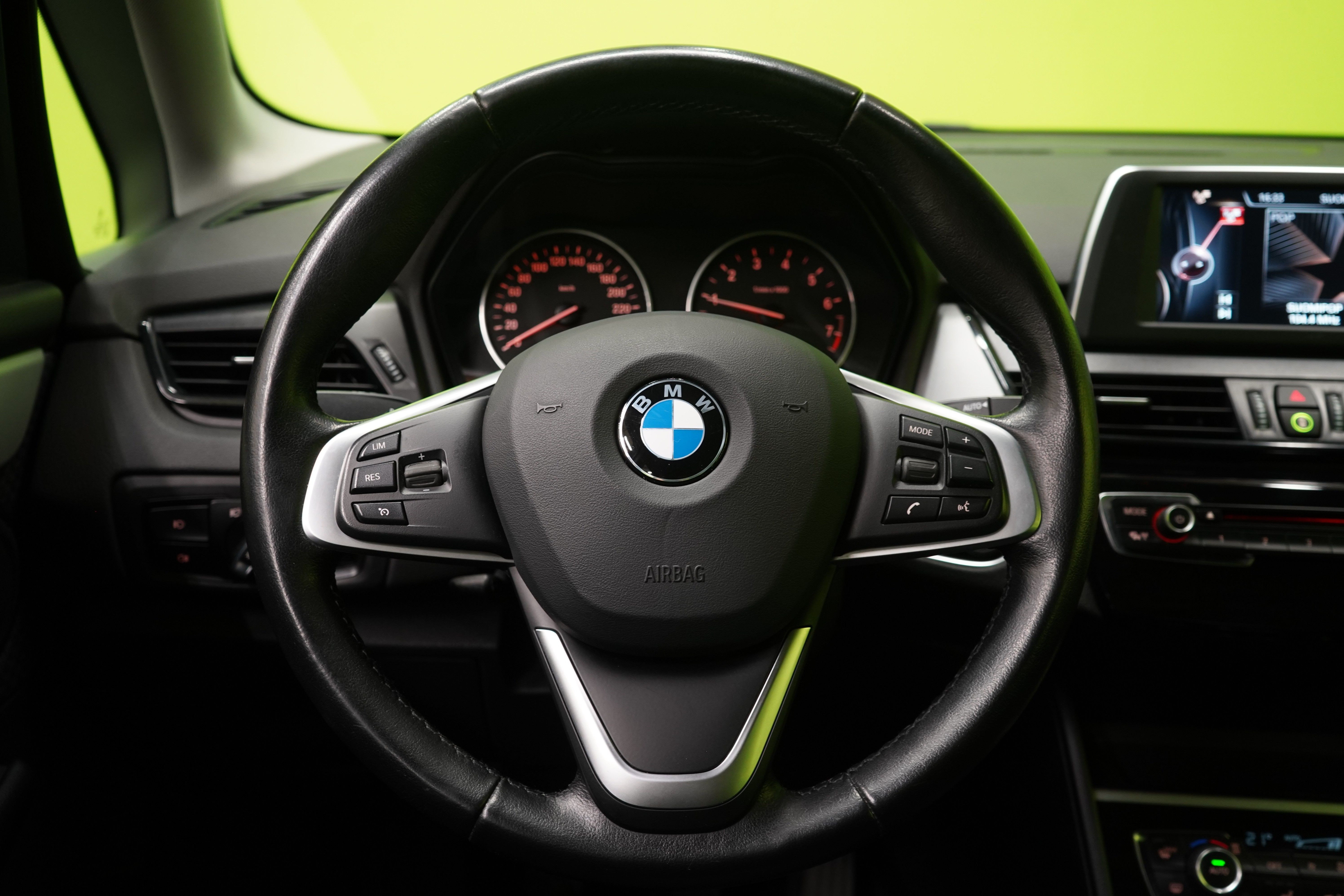 BMW 218 2016