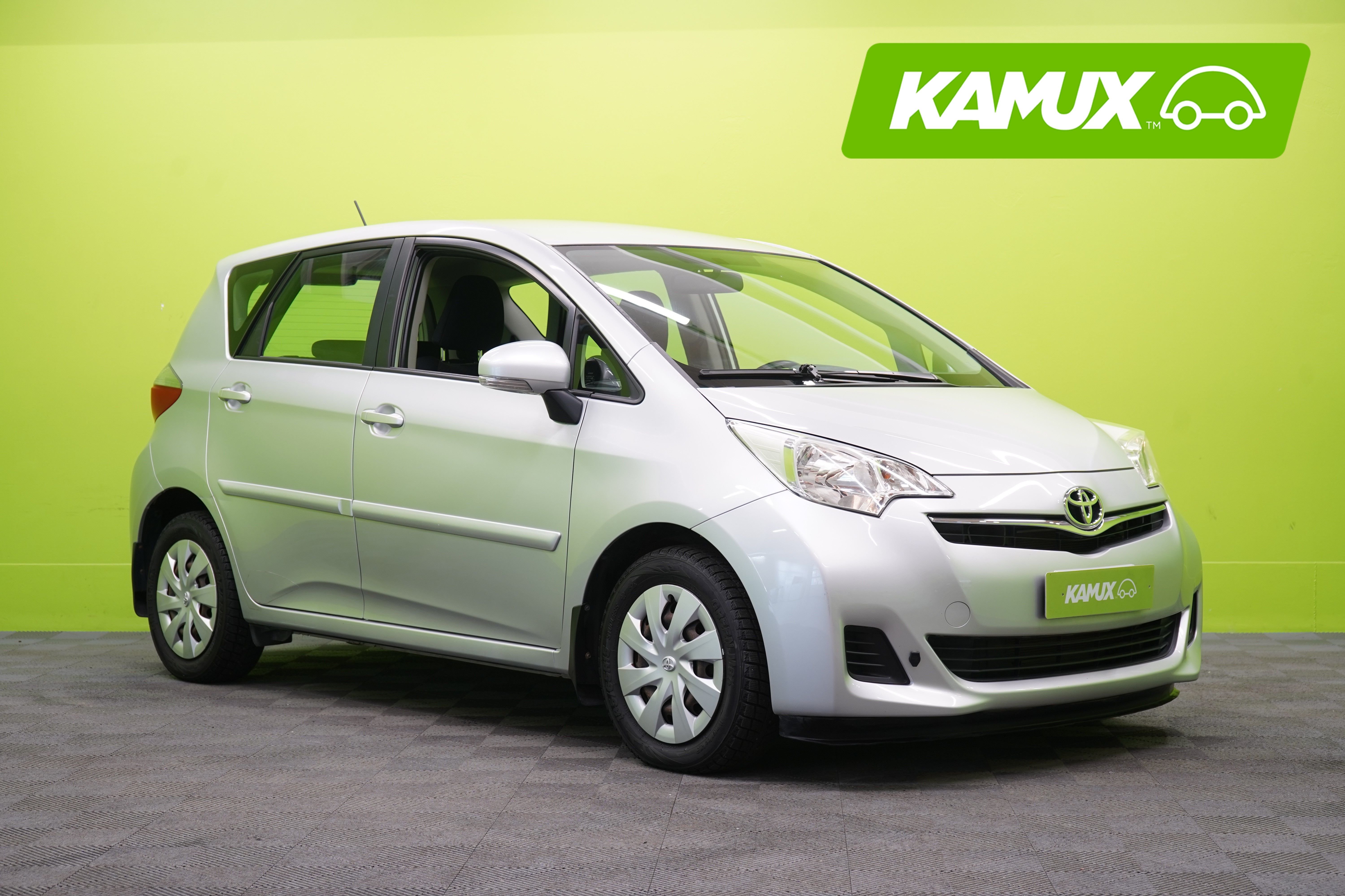 Toyota Verso-S 2012