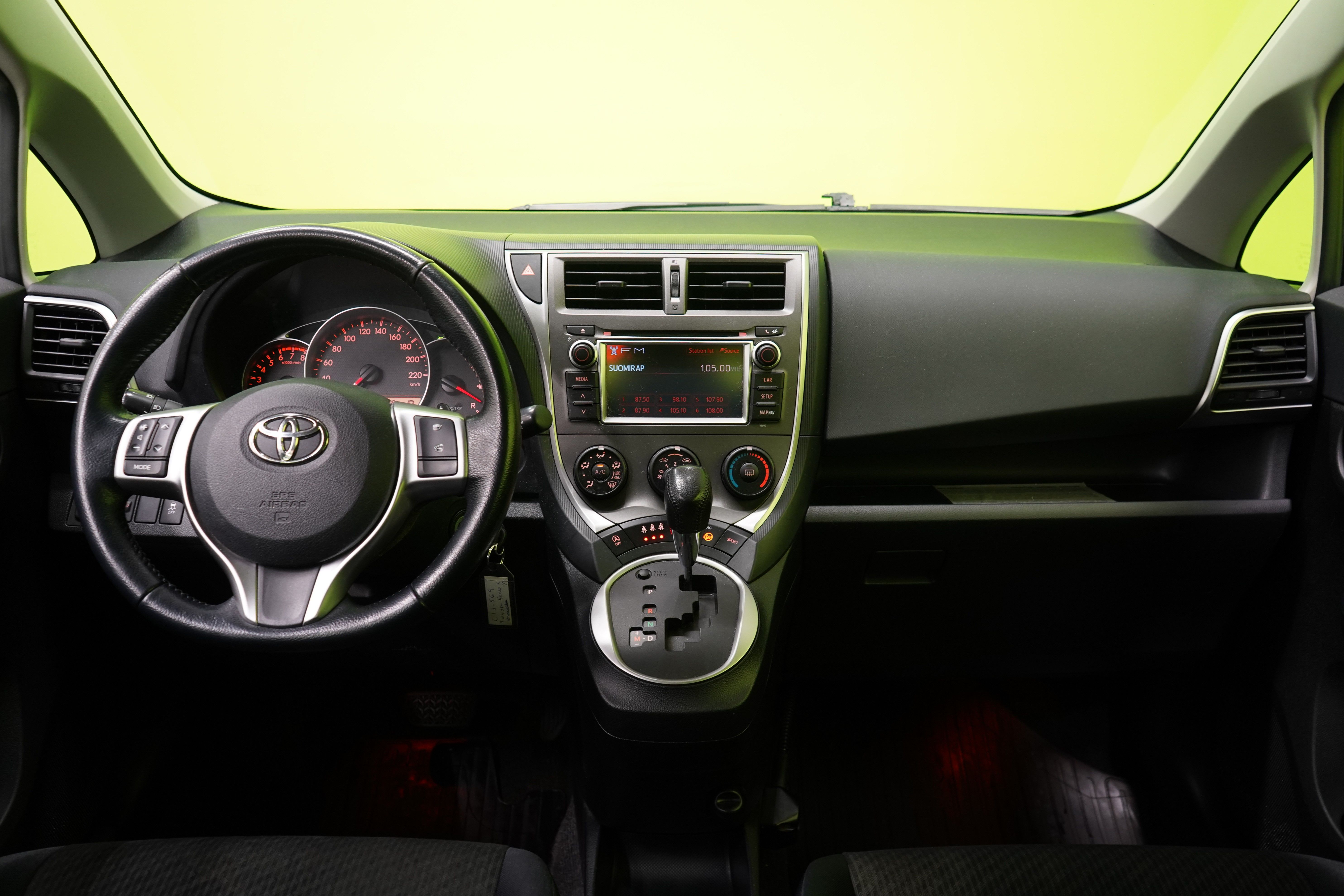Toyota Verso-S 2012