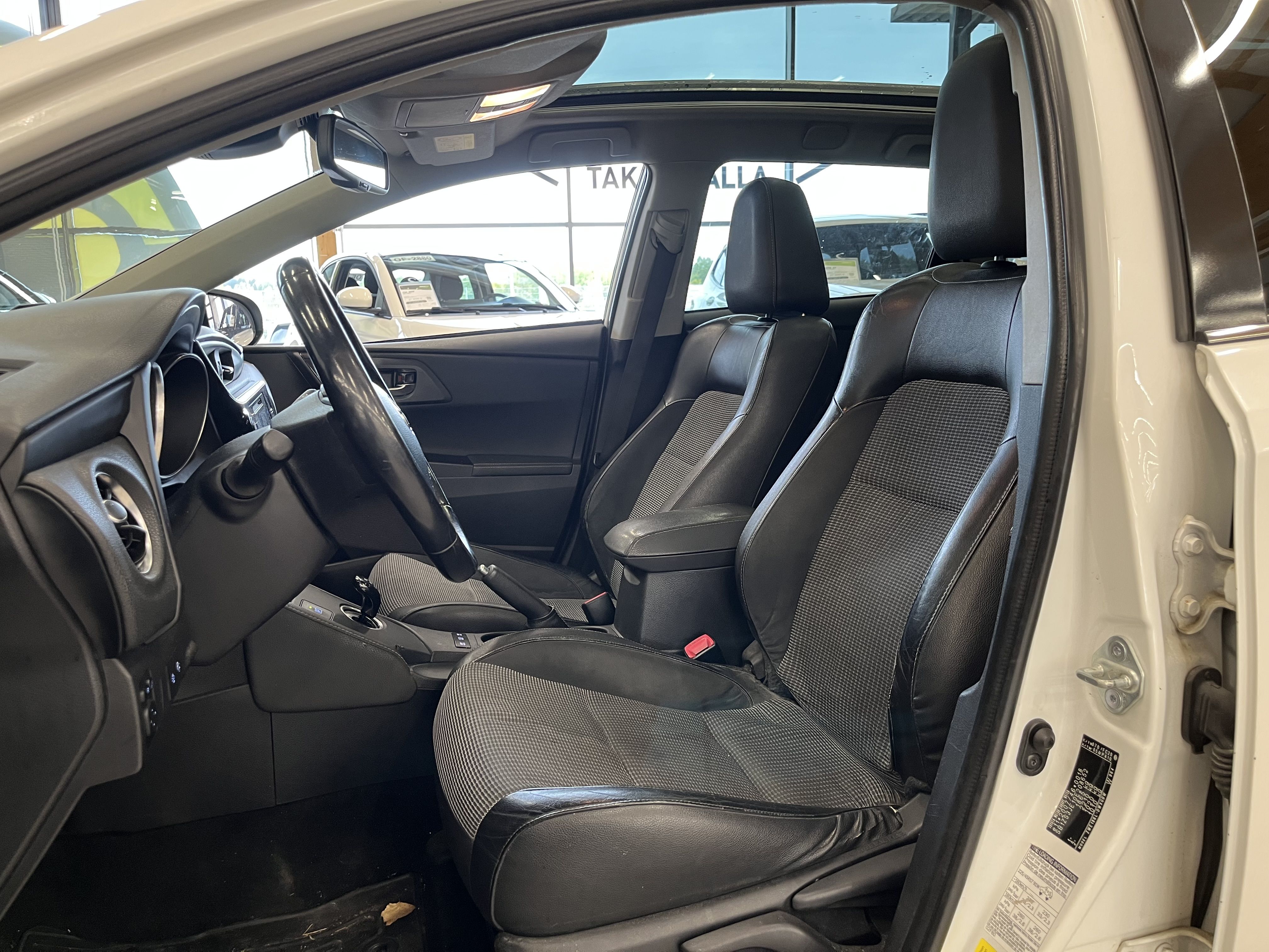 Toyota Auris 2015