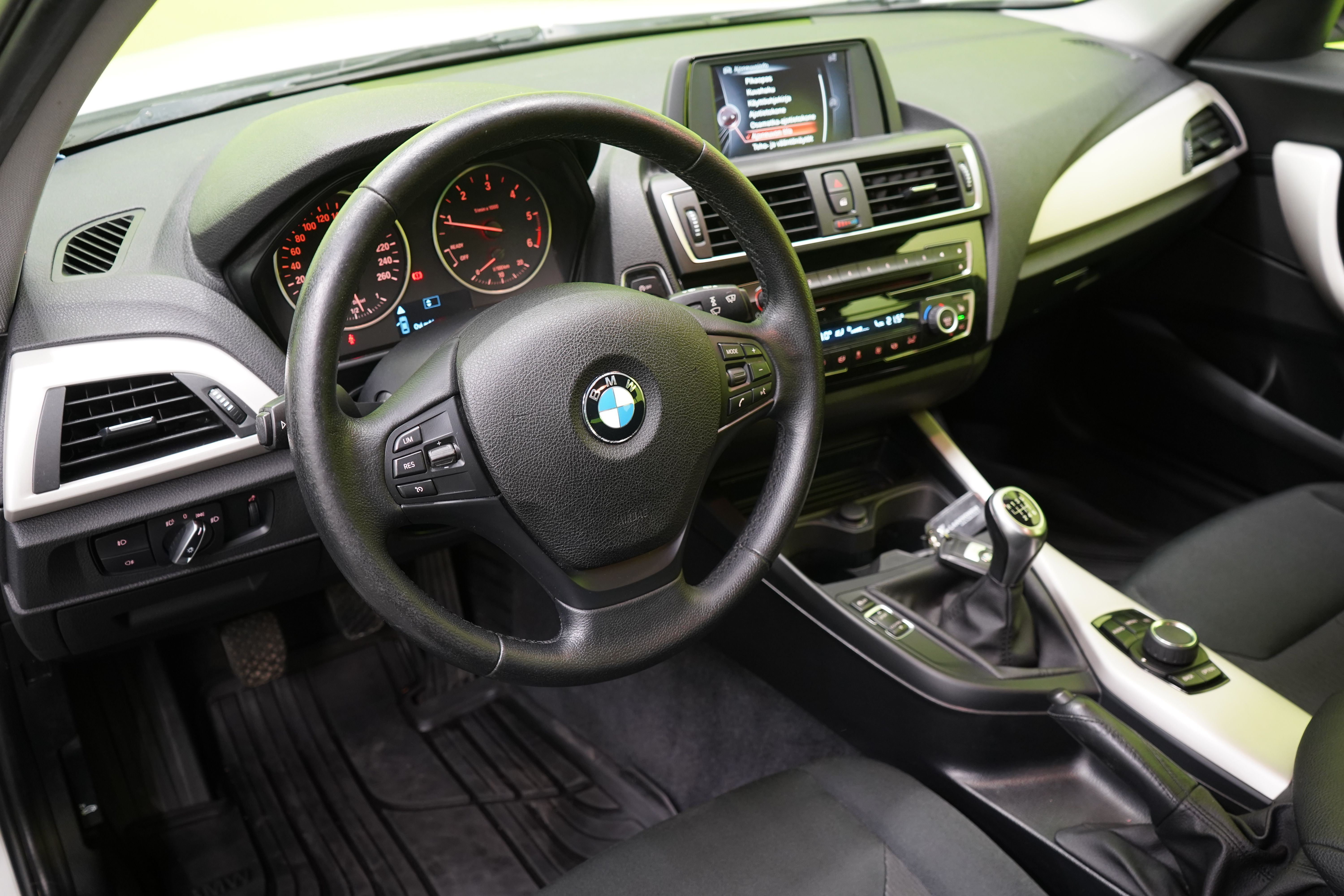 BMW 118 2016