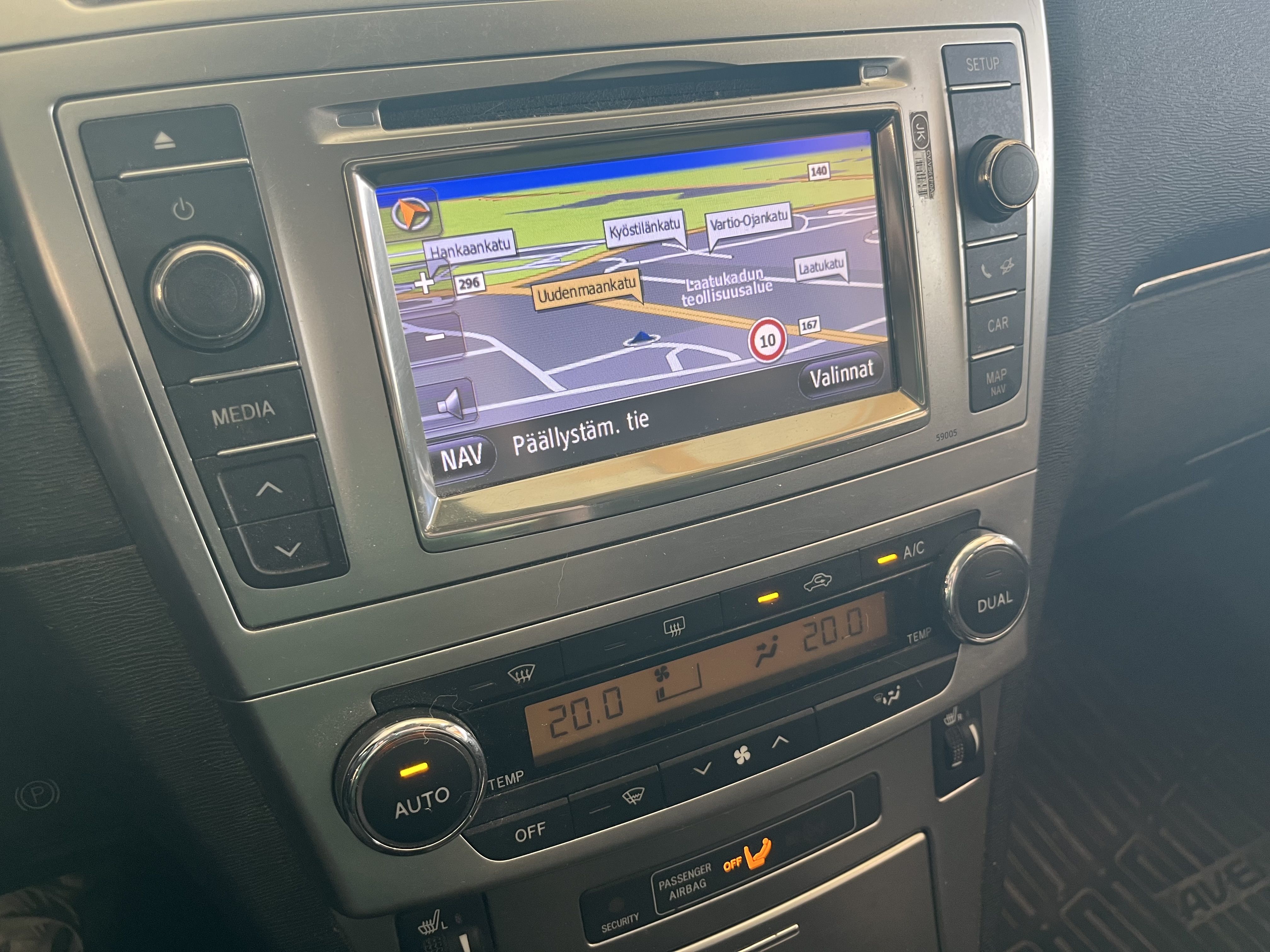 Toyota Avensis 2012