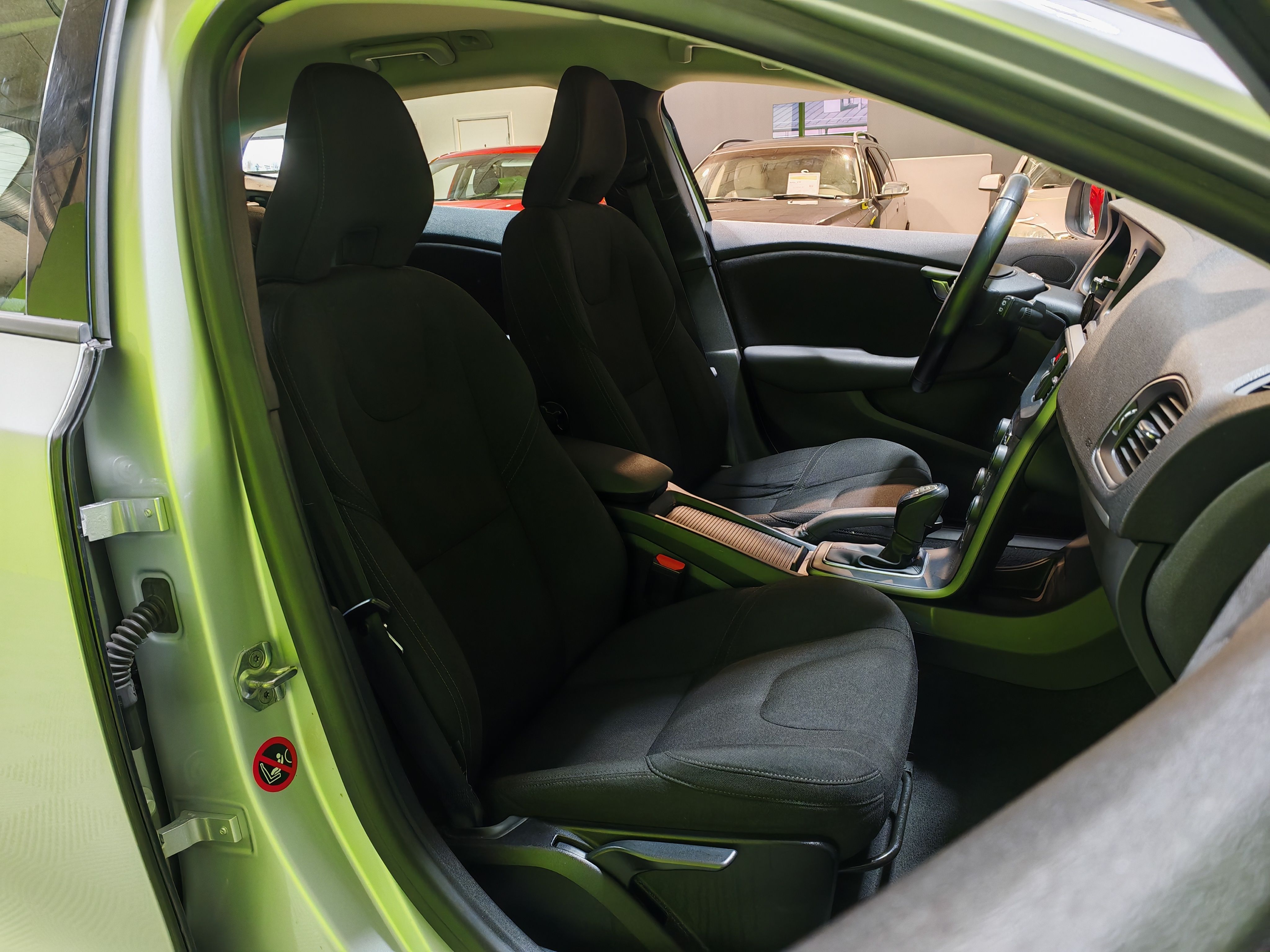 Volvo V40 2014