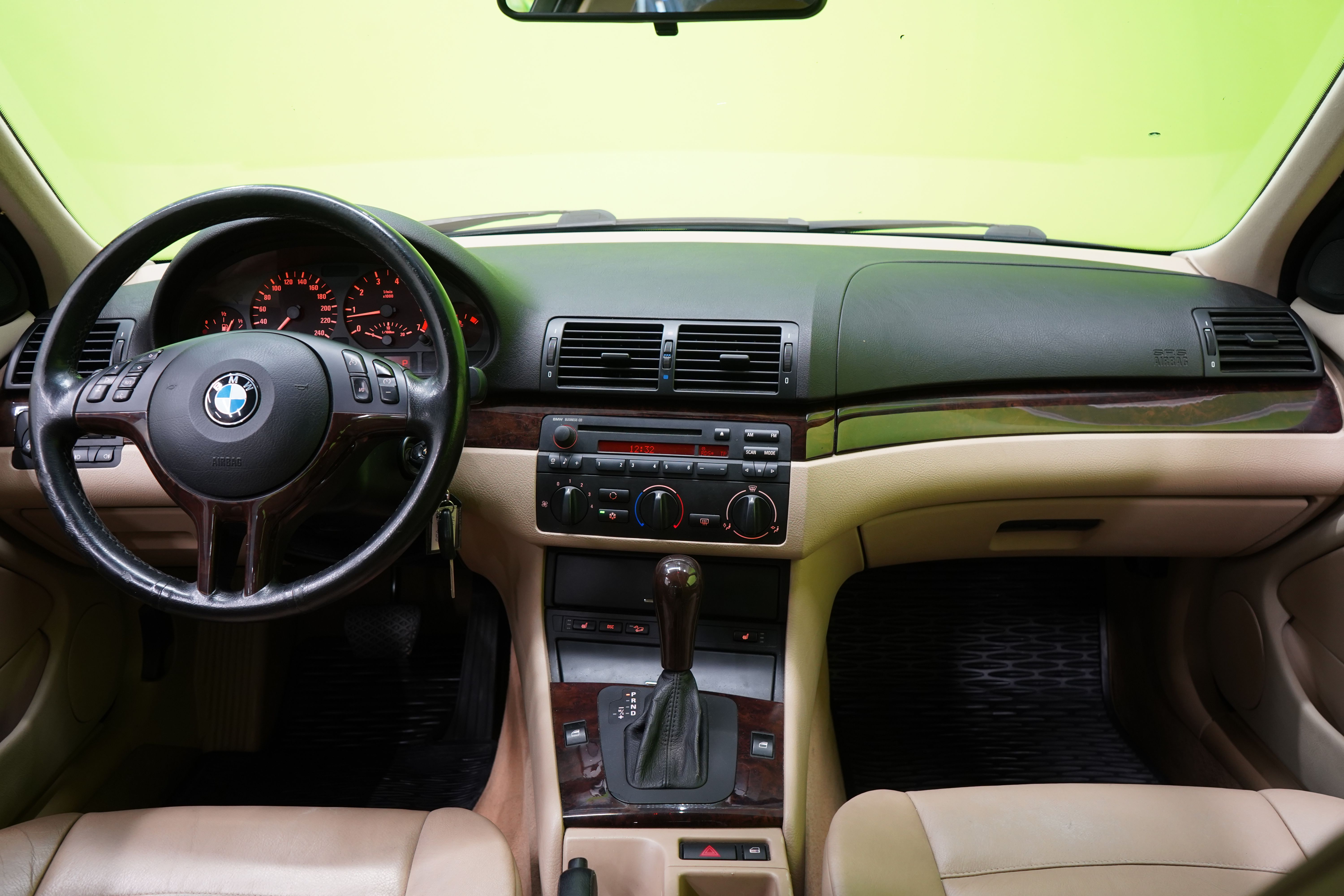 BMW 325 2004