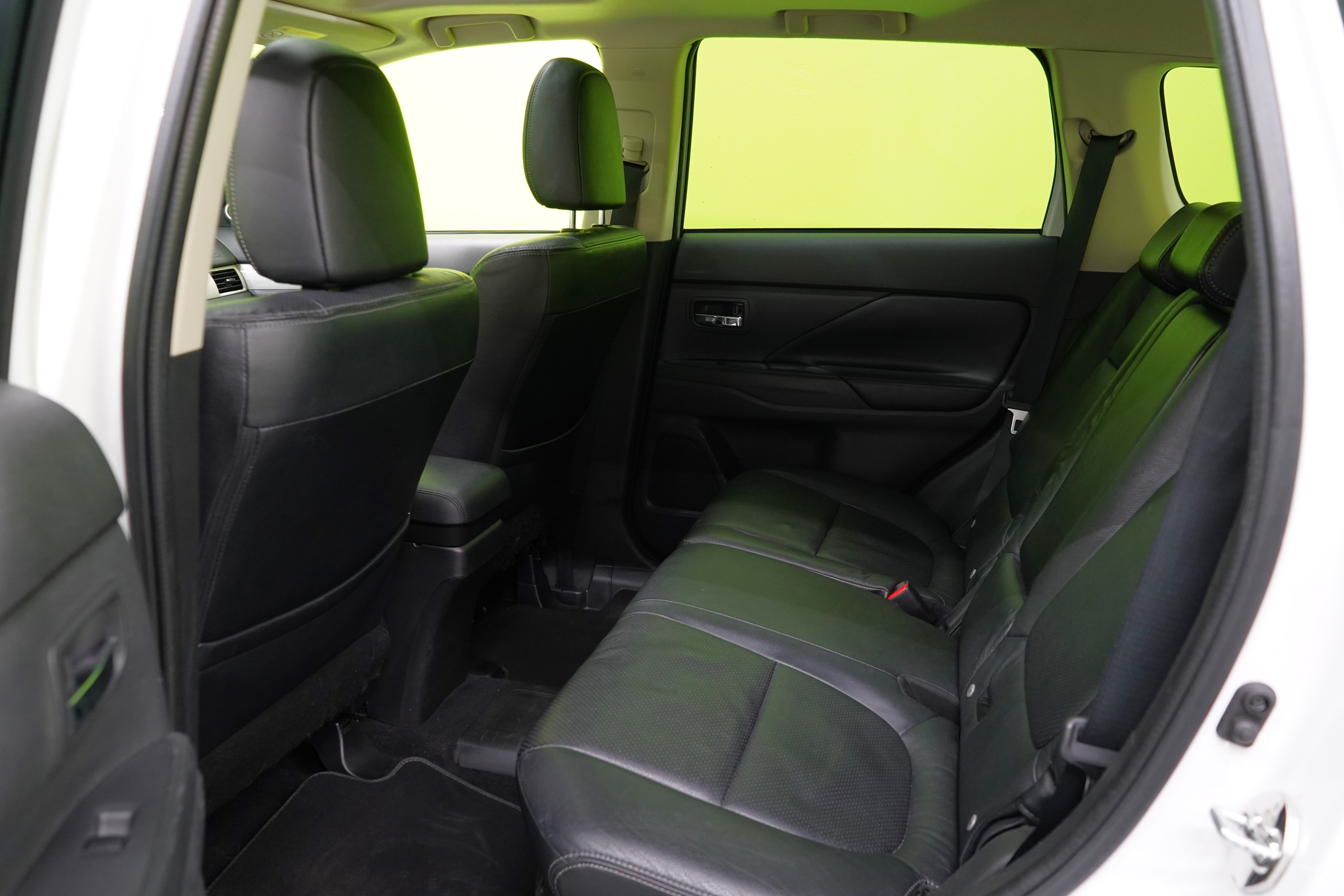 Mitsubishi Outlander PHEV 2014