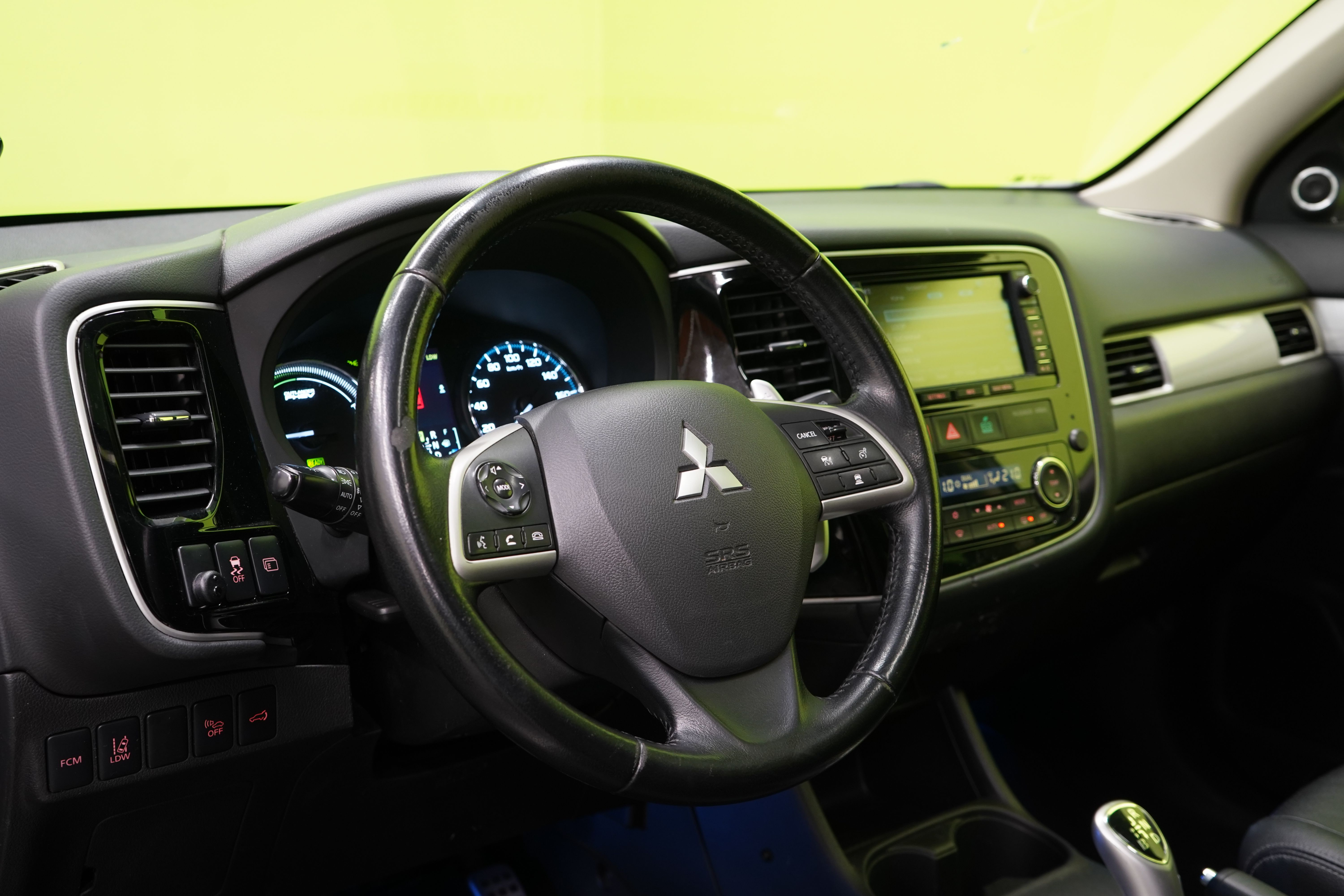 Mitsubishi Outlander PHEV 2014