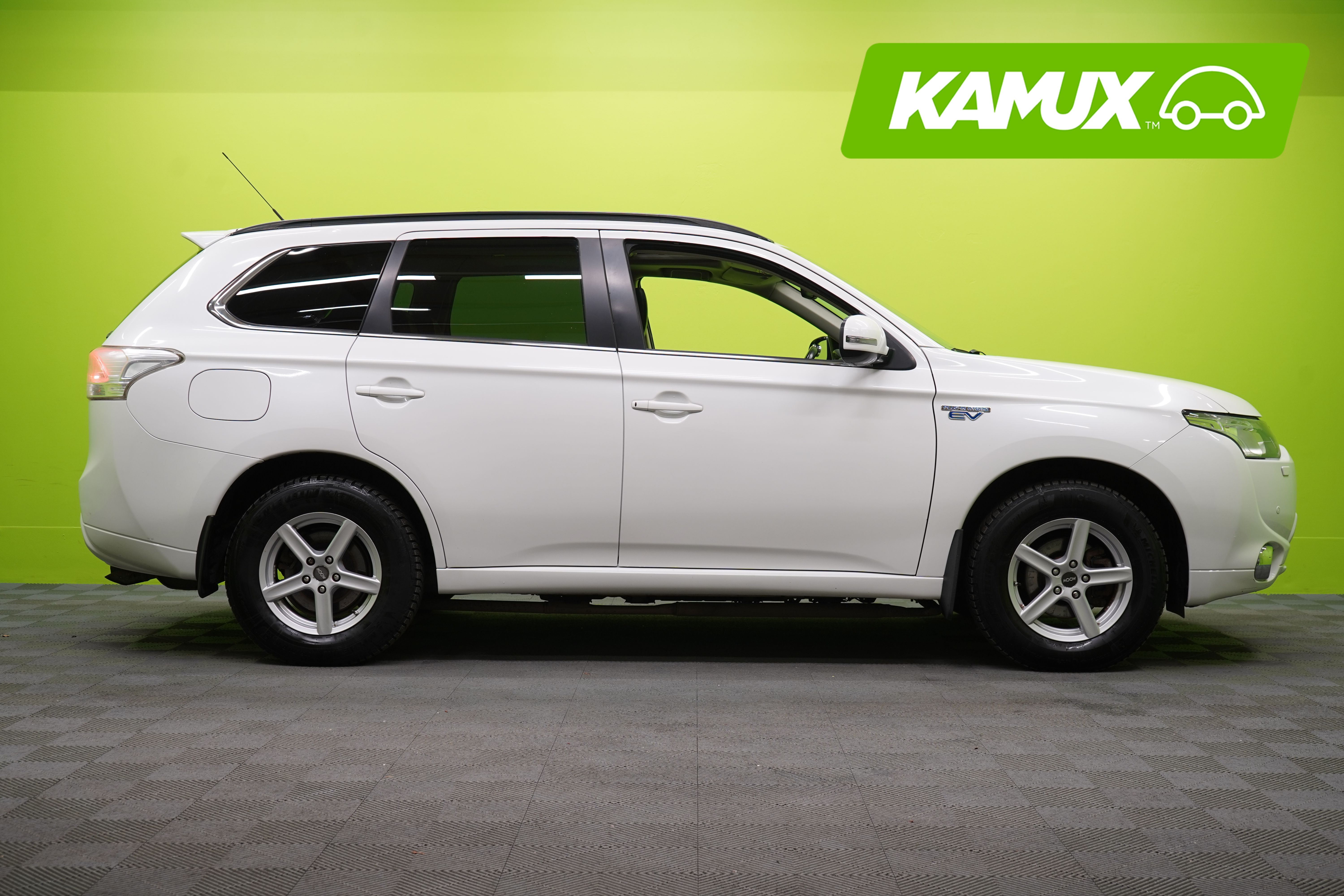 Mitsubishi Outlander PHEV 2014