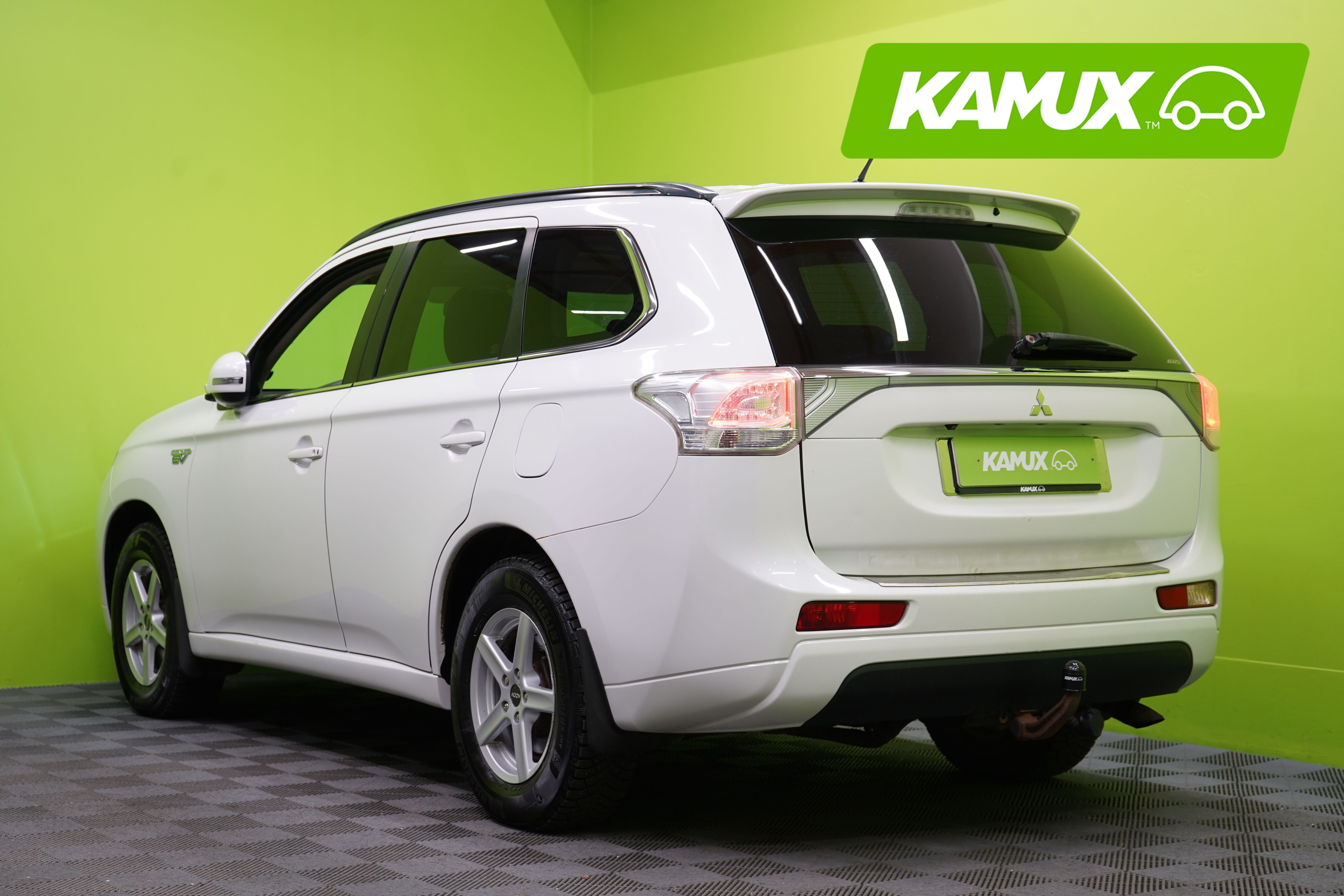 Mitsubishi Outlander PHEV 2014