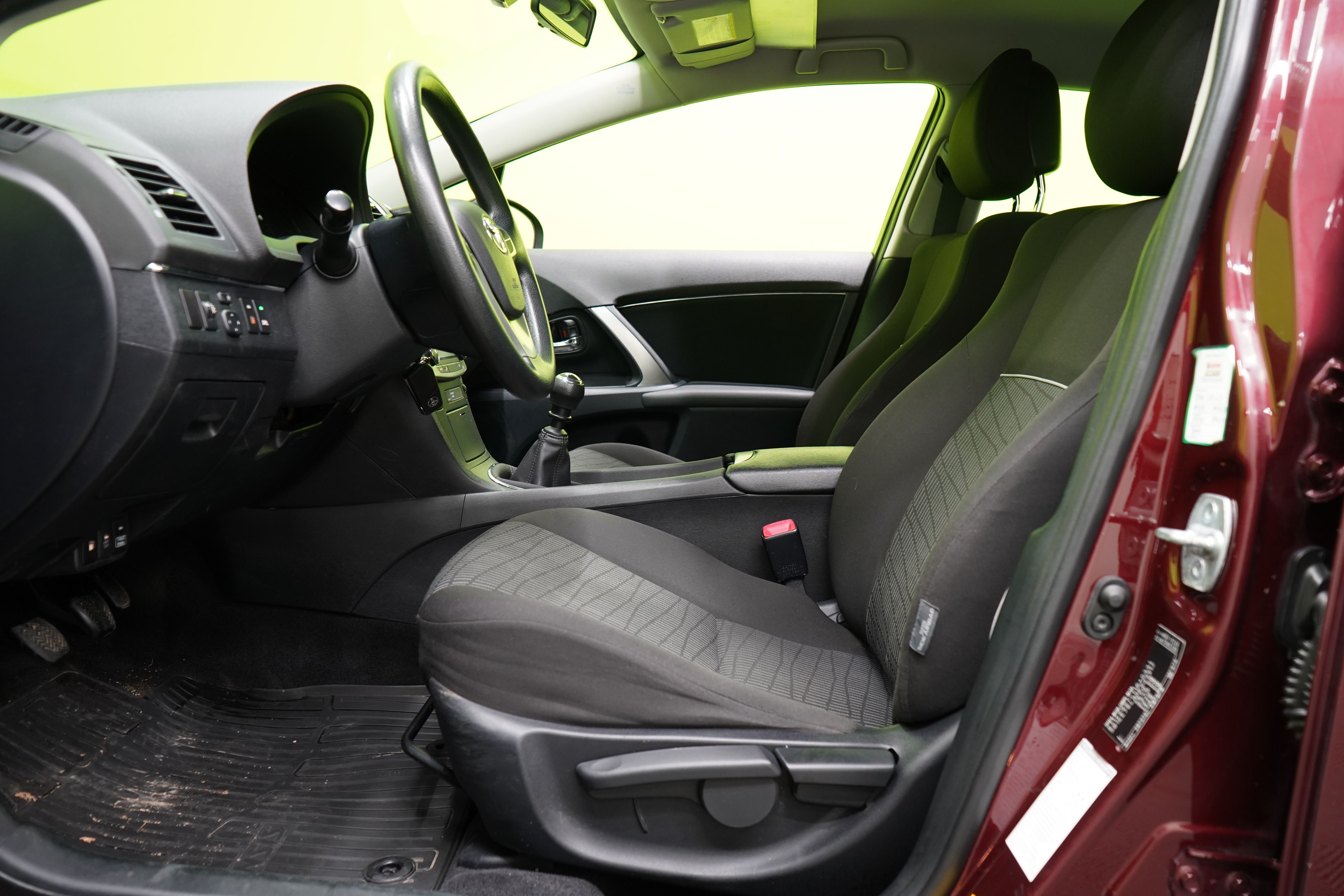 Toyota Avensis 2012