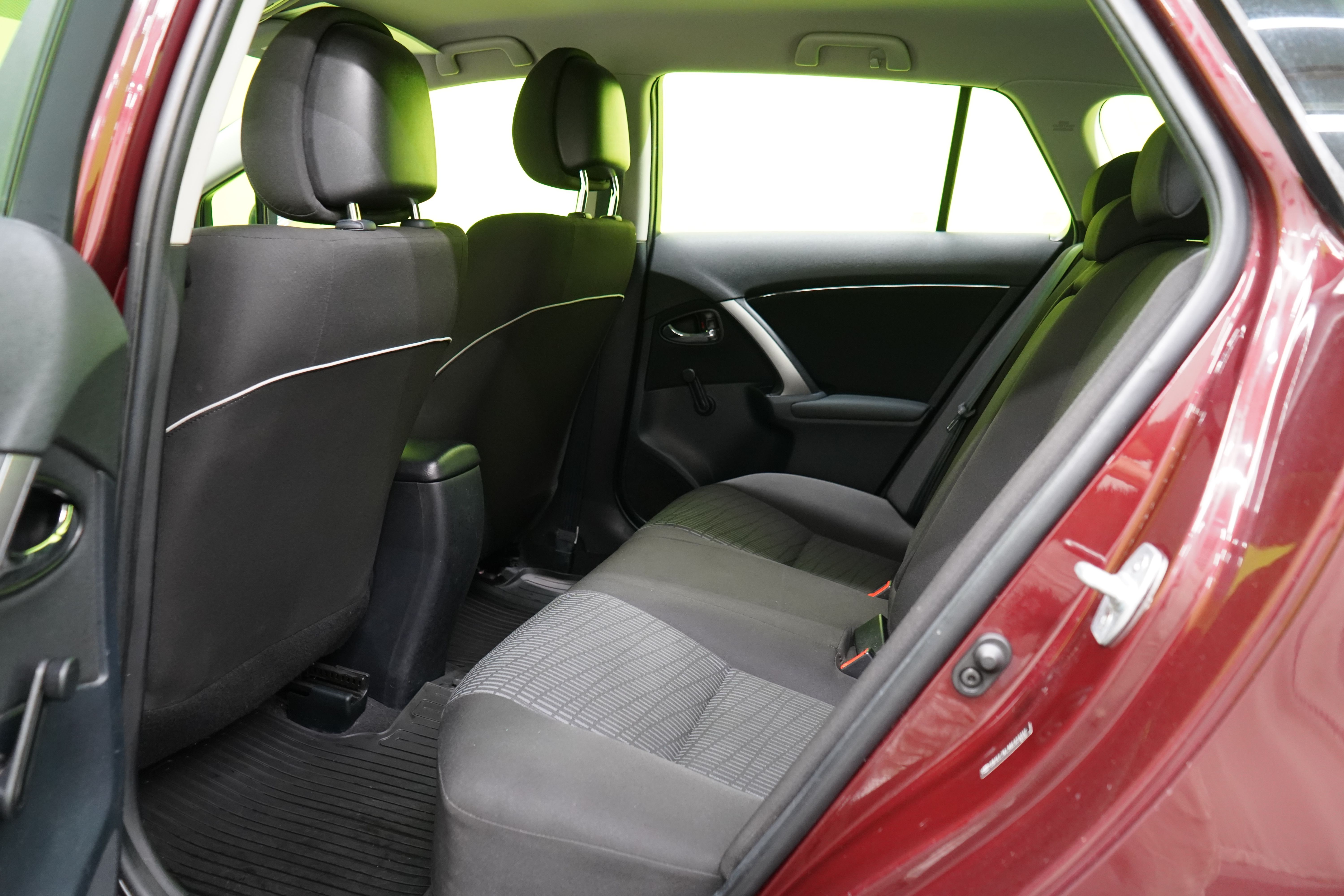 Toyota Avensis 2012