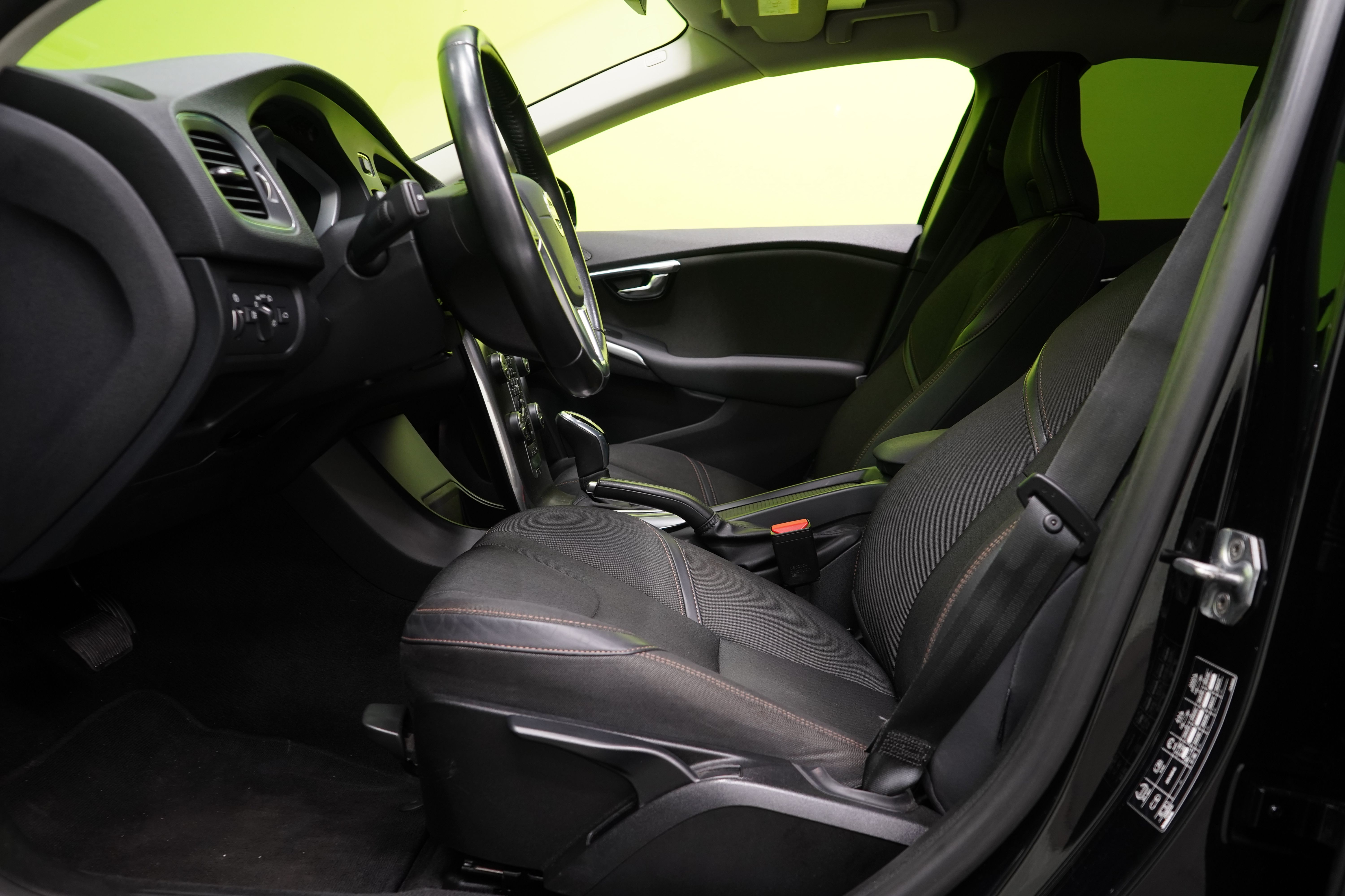 Volvo V40 Cross Country 2016