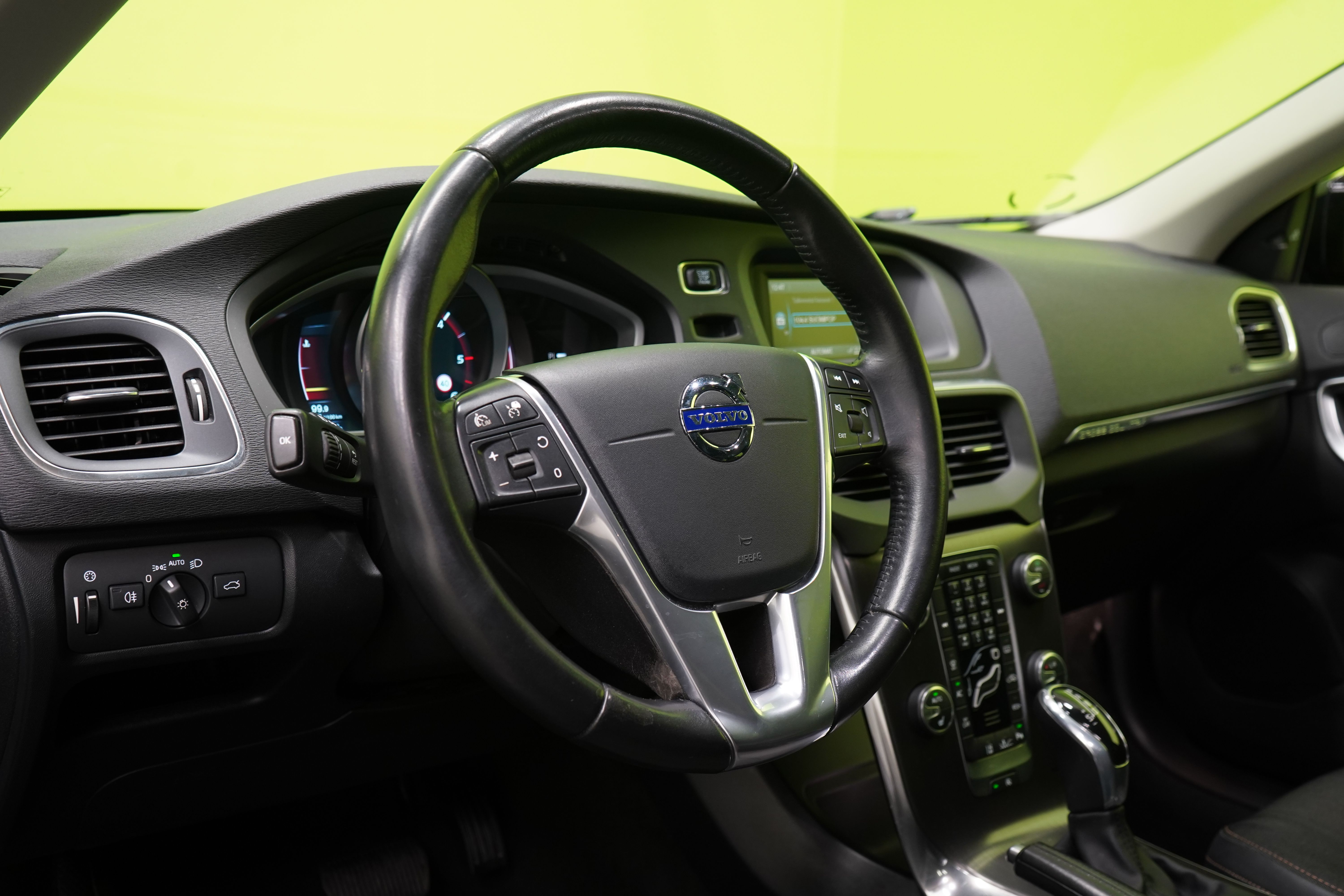 Volvo V40 Cross Country 2016