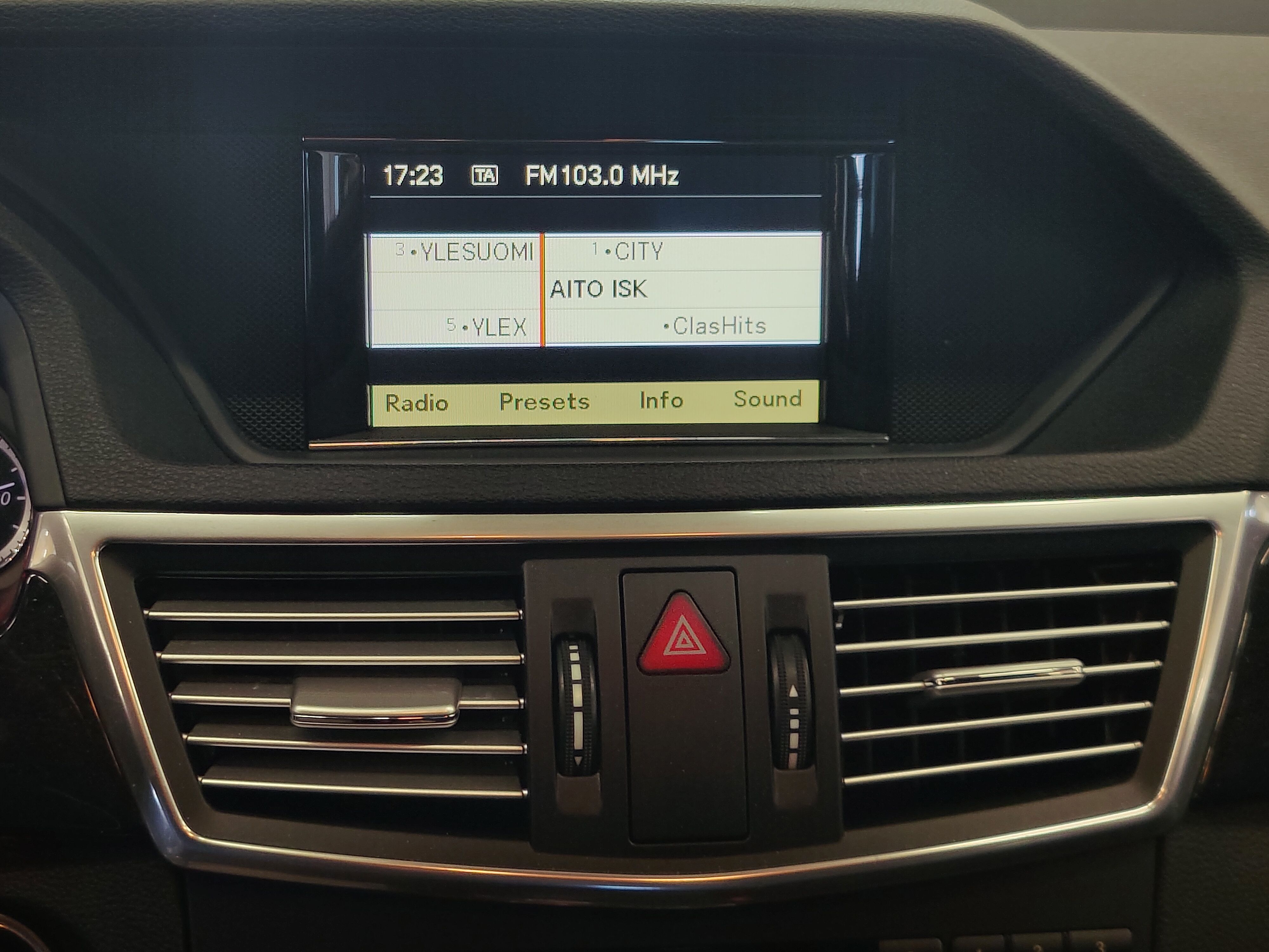 Mercedes-Benz E 2010