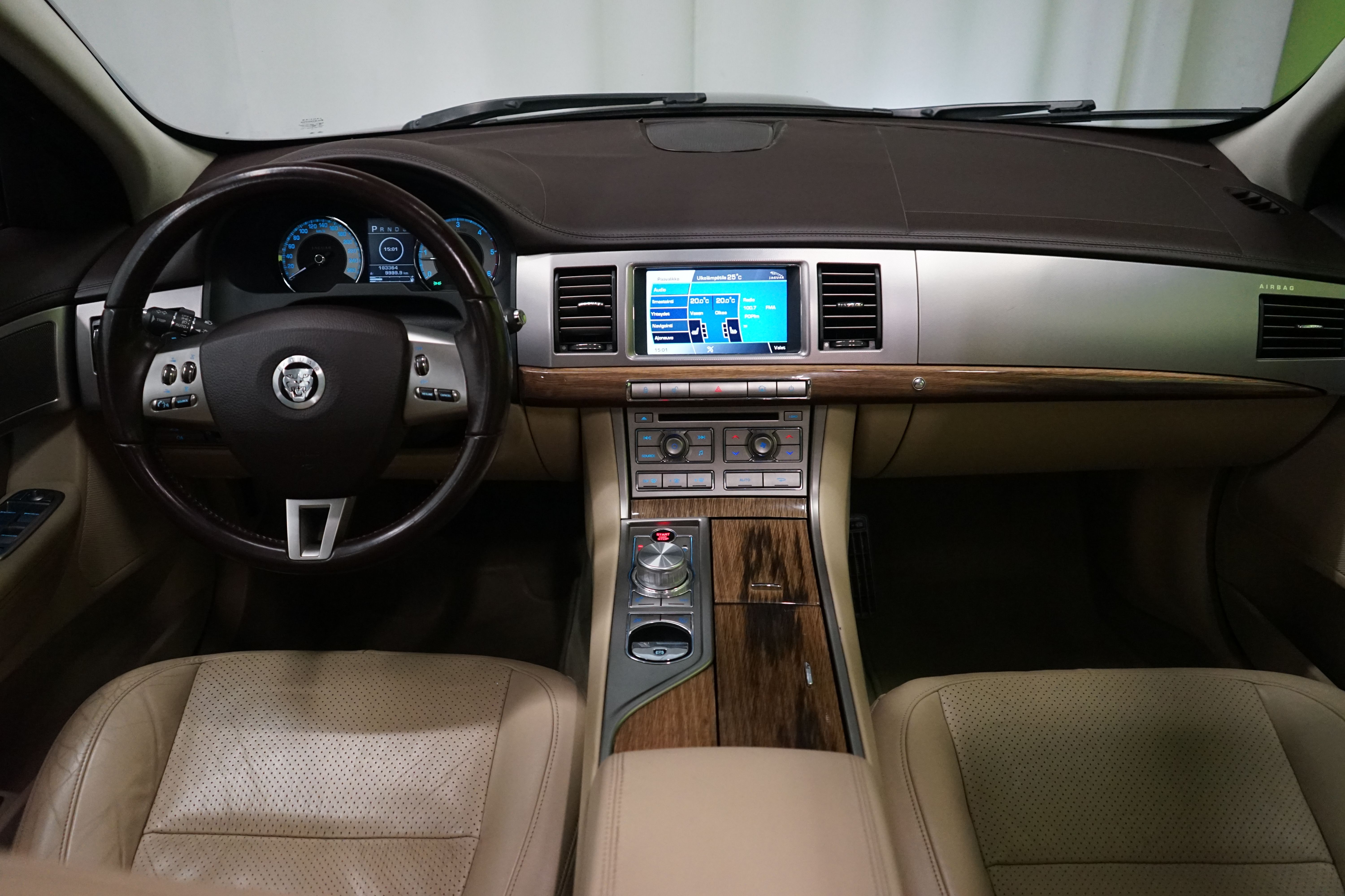 Jaguar XF 2011