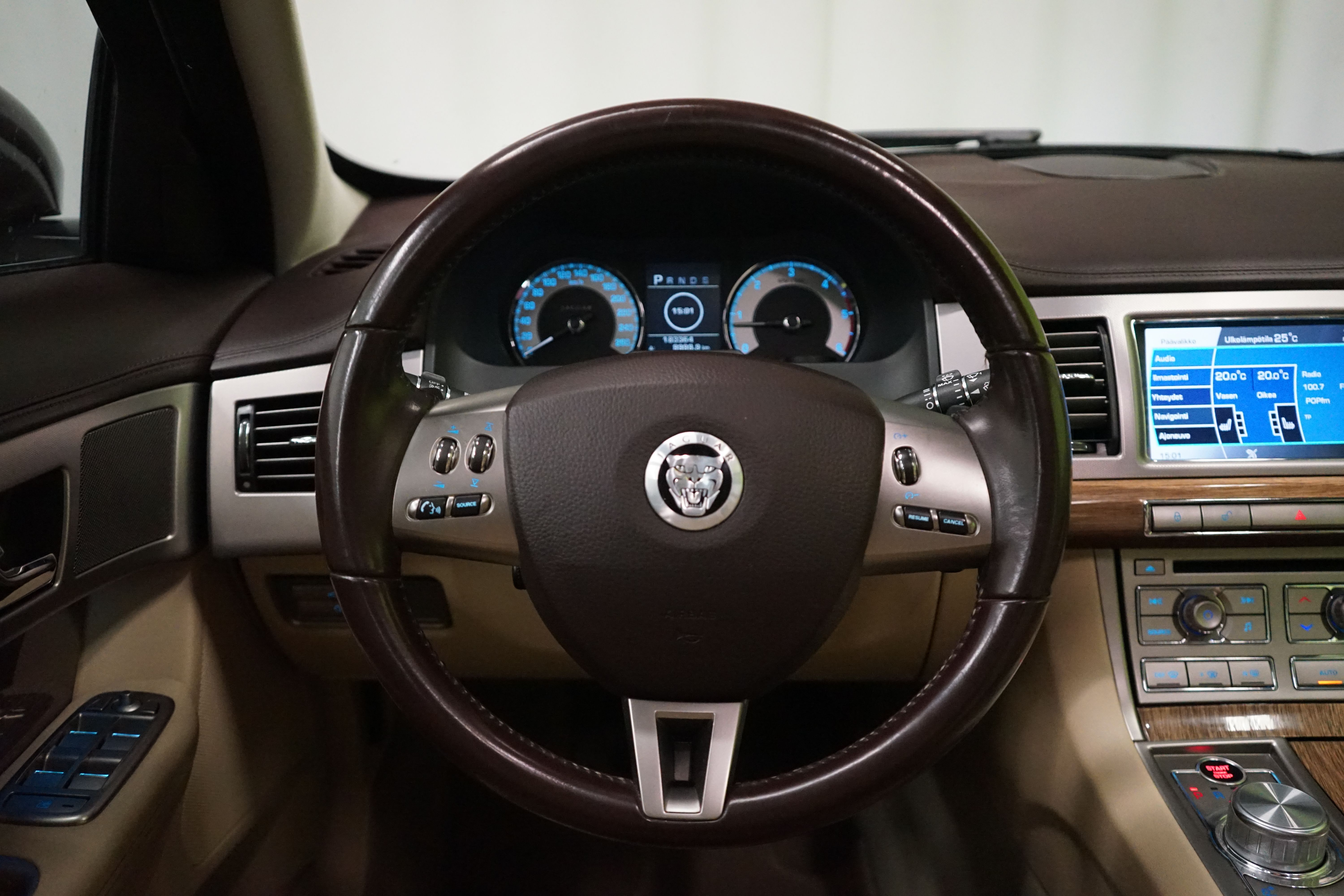 Jaguar XF 2011