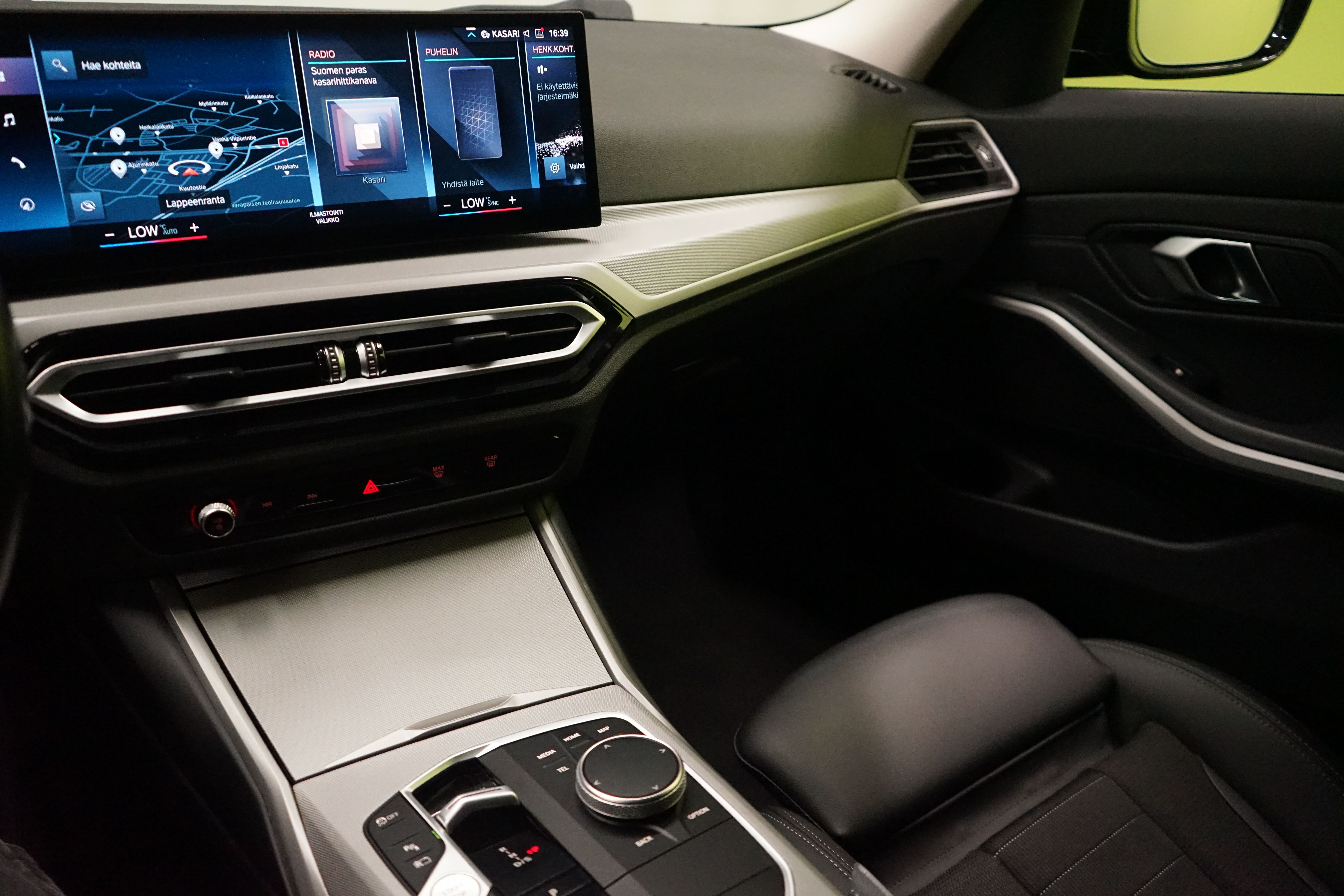 BMW 330 2023