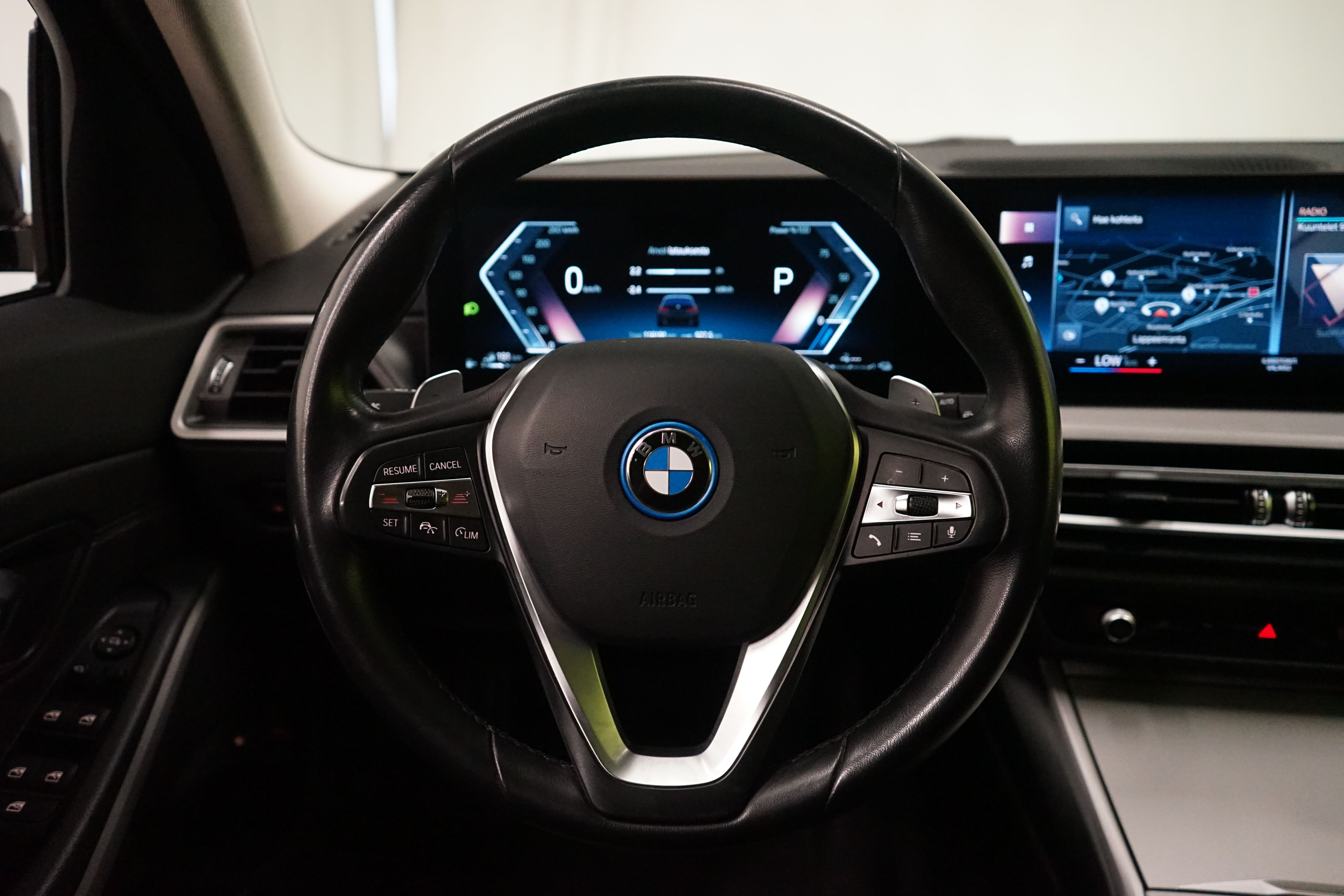 BMW 330 2023