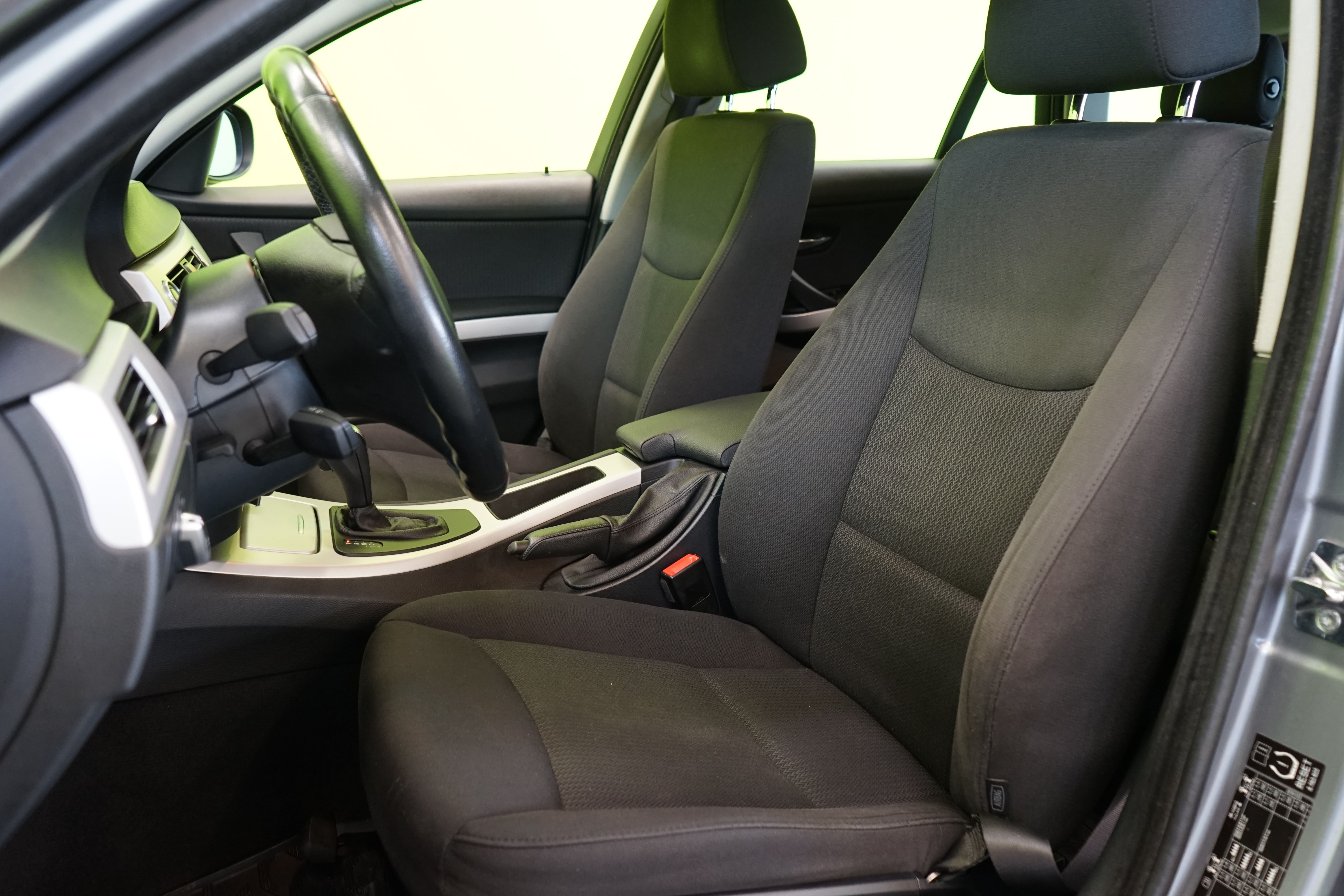 BMW 320 2009
