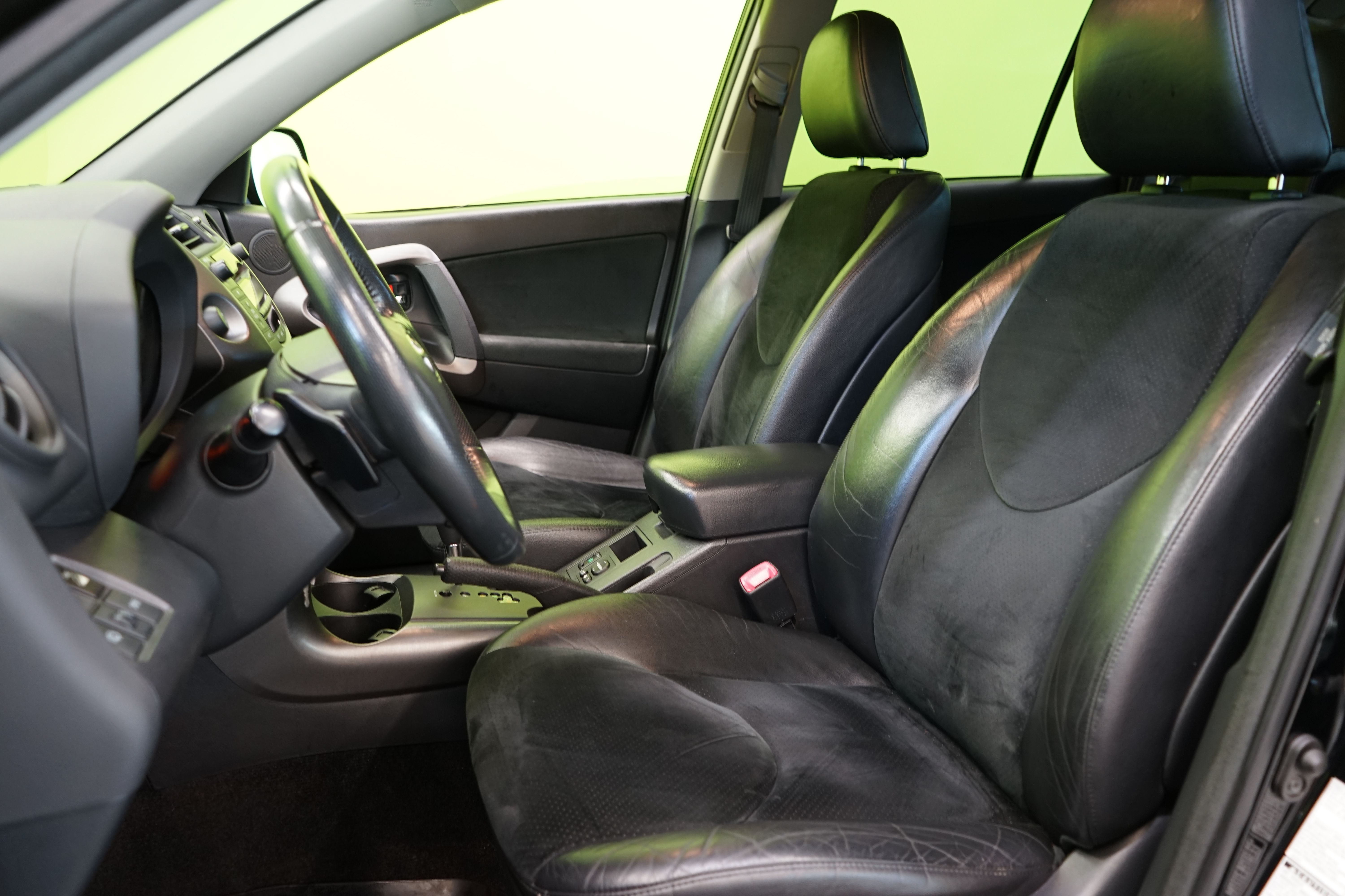 Toyota RAV4 2011