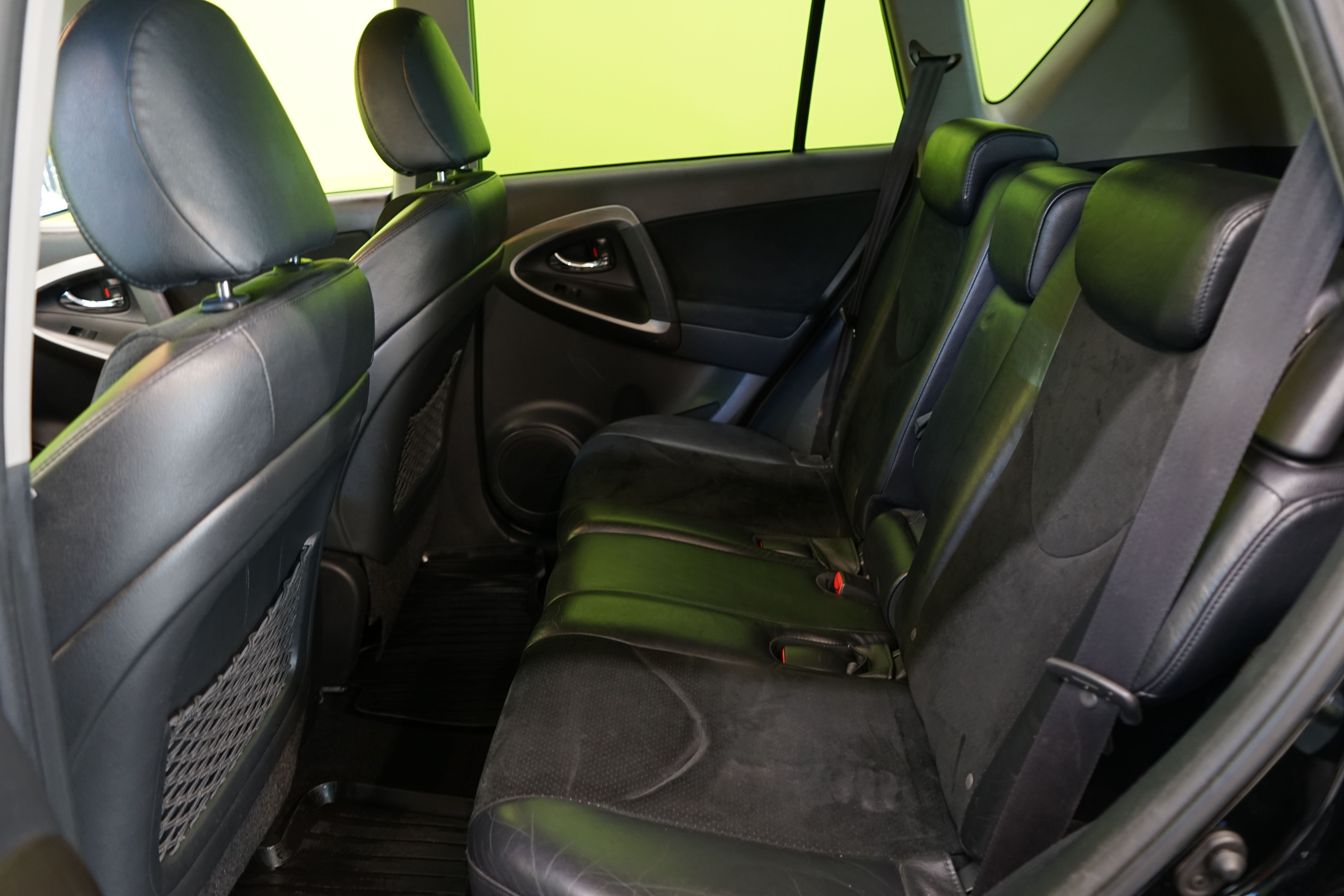Toyota RAV4 2011