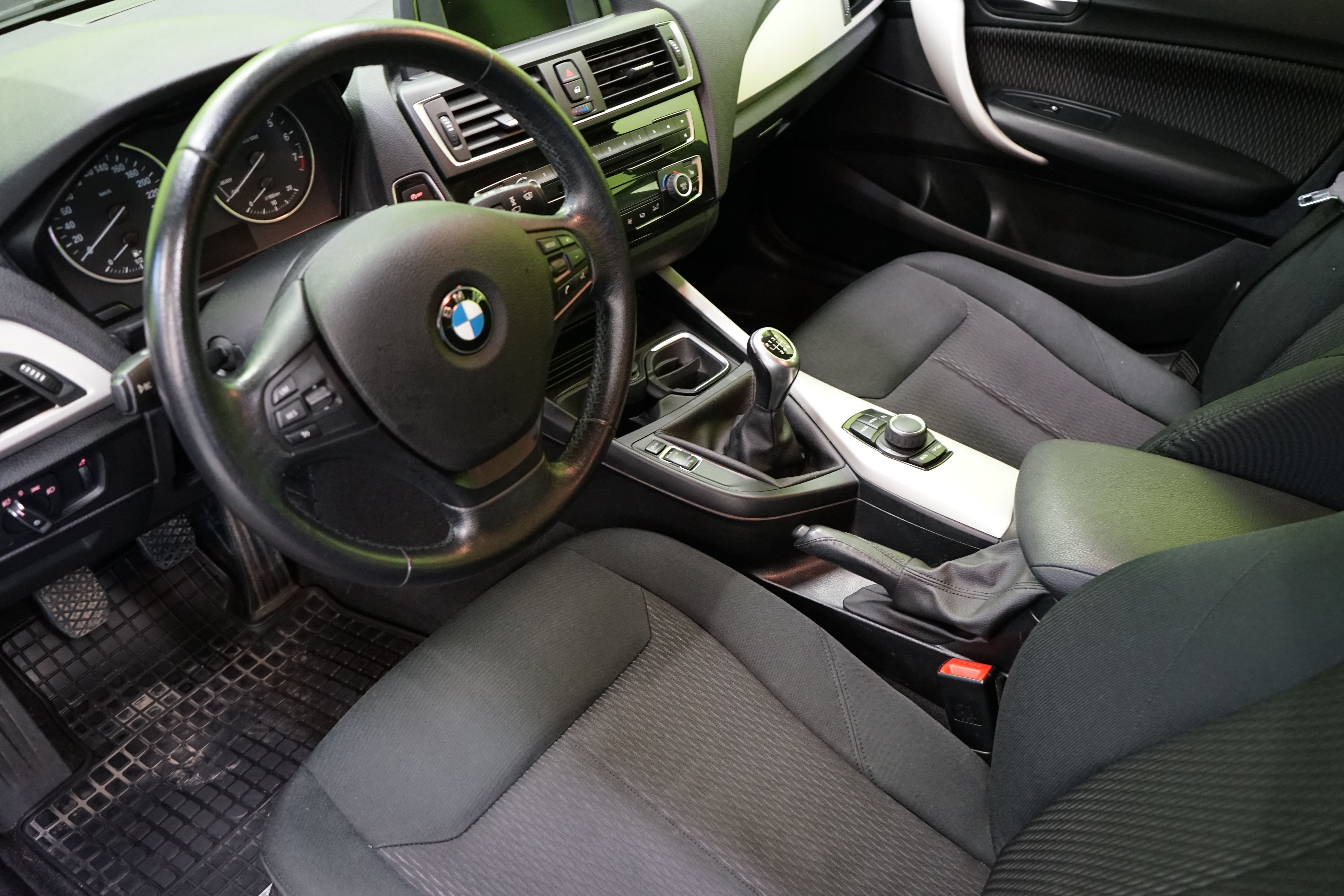 BMW 118 2015