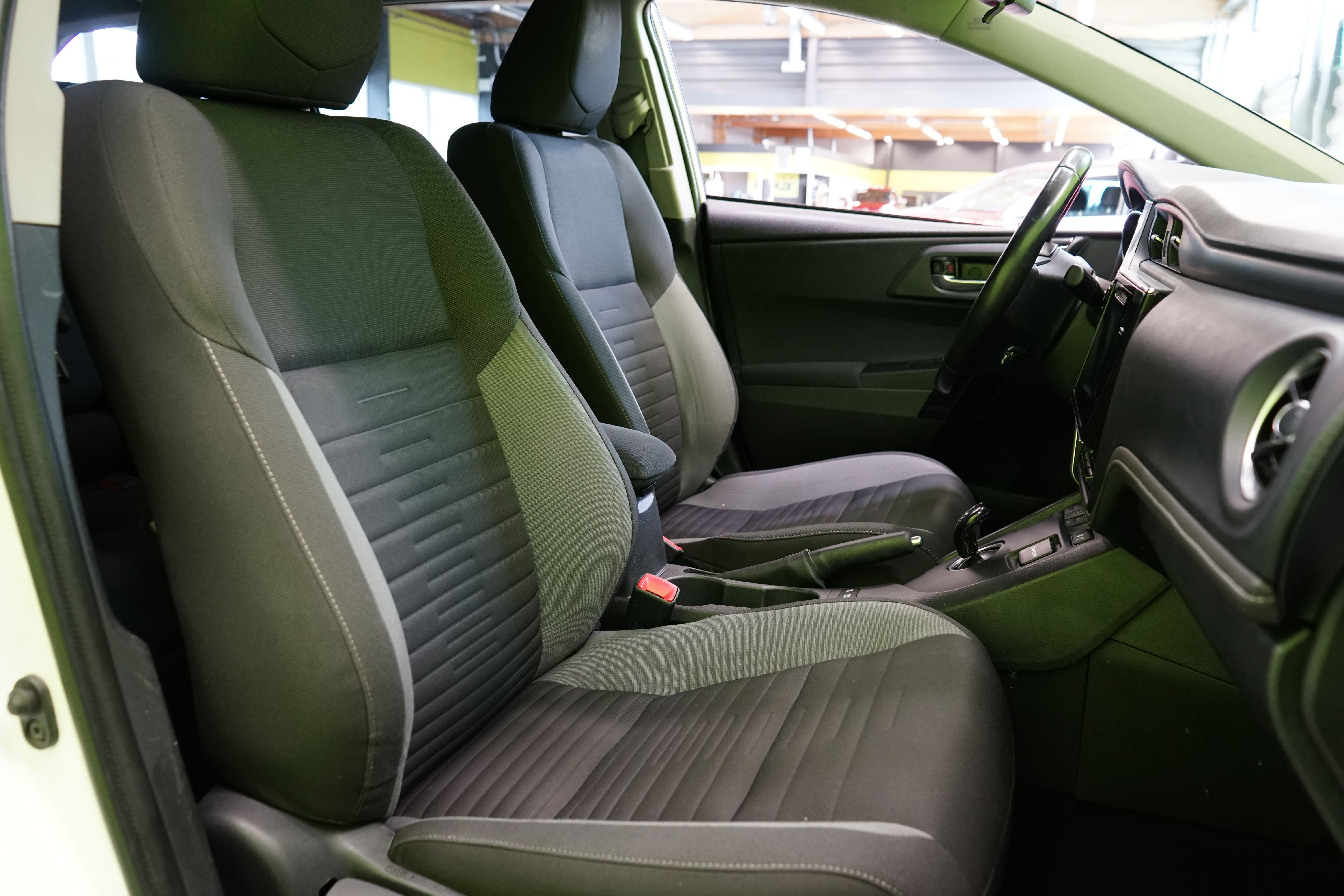 Toyota Auris 2015