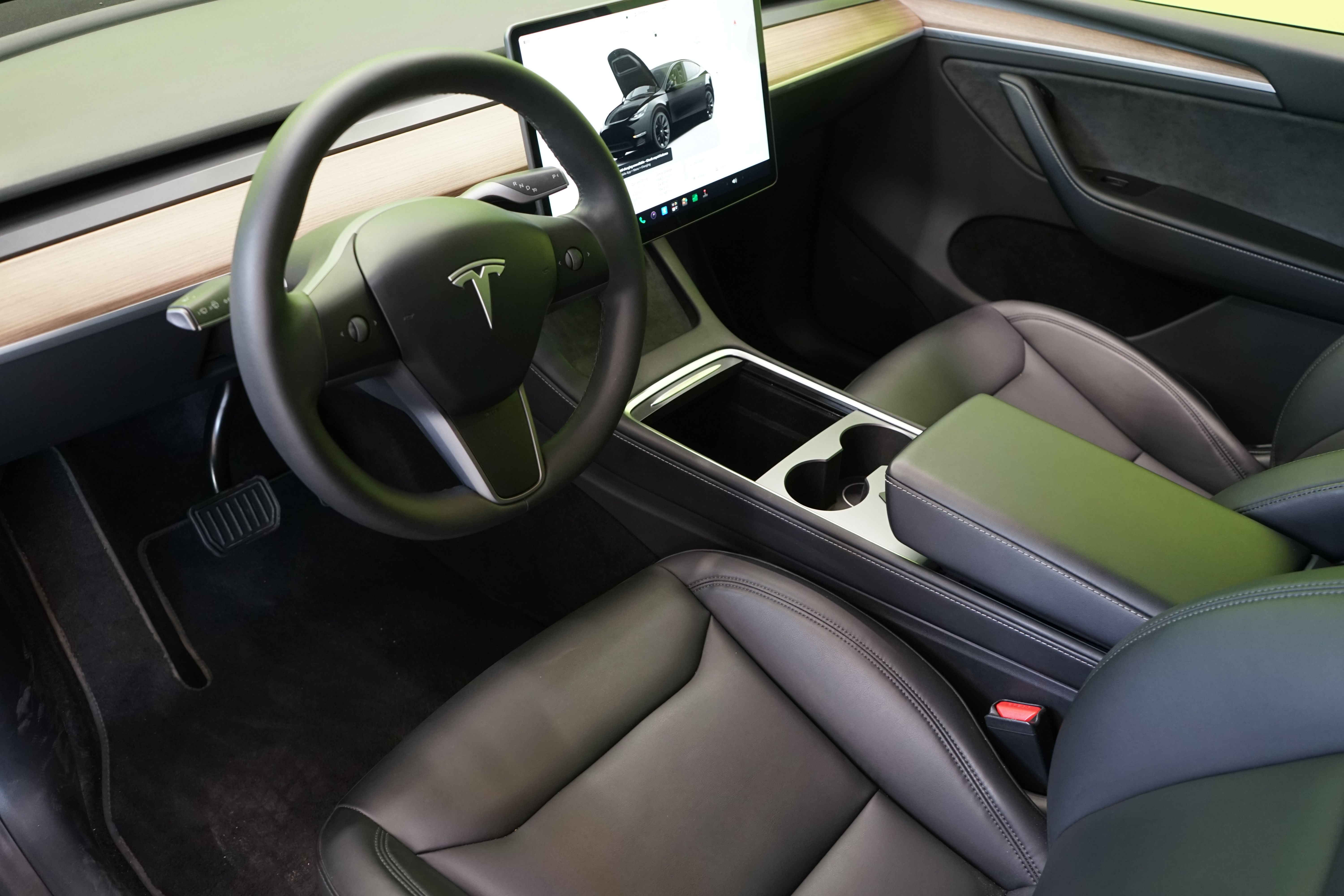 Tesla Model Y 2024