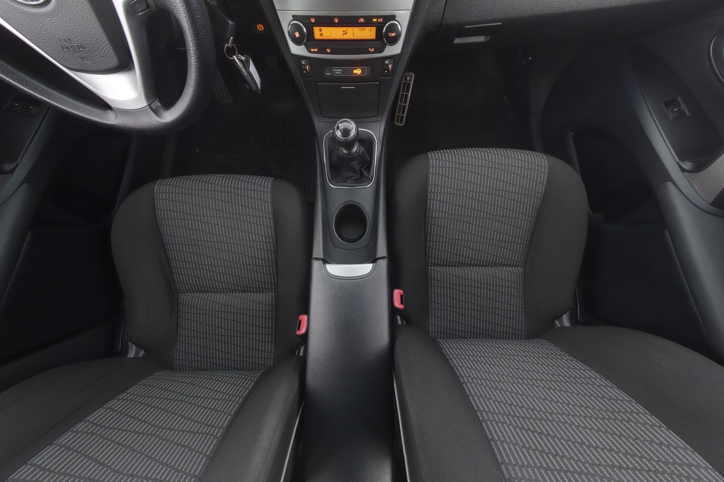 Toyota Avensis 2012