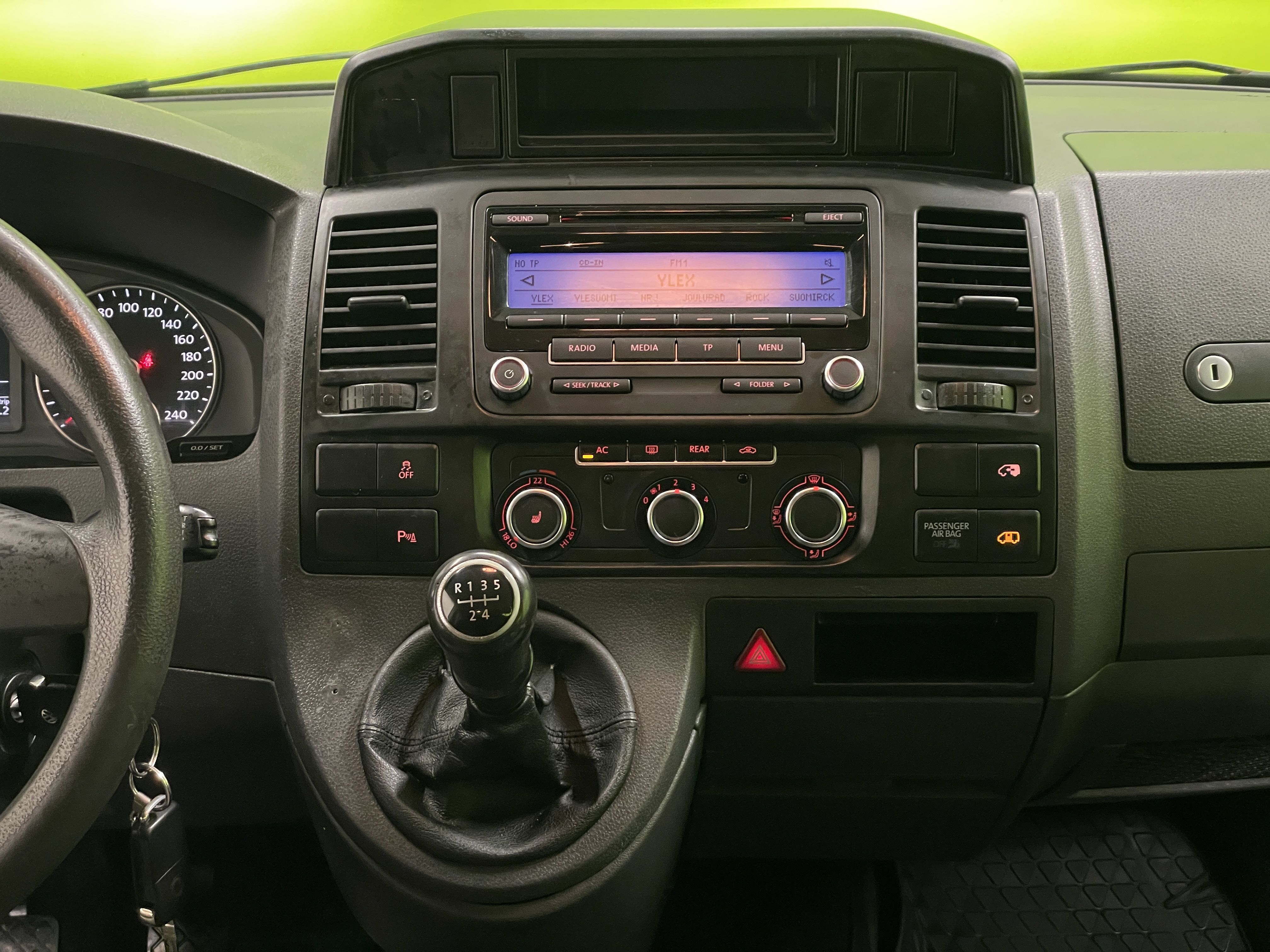 Volkswagen Caravelle 2011