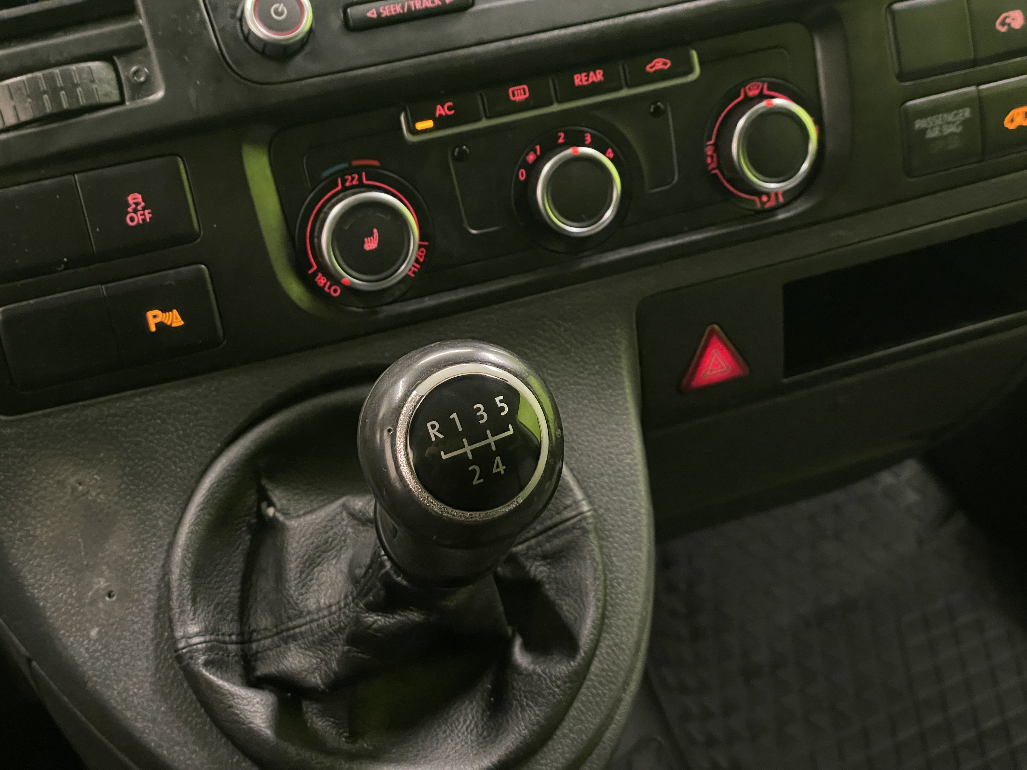 Volkswagen Caravelle 2011