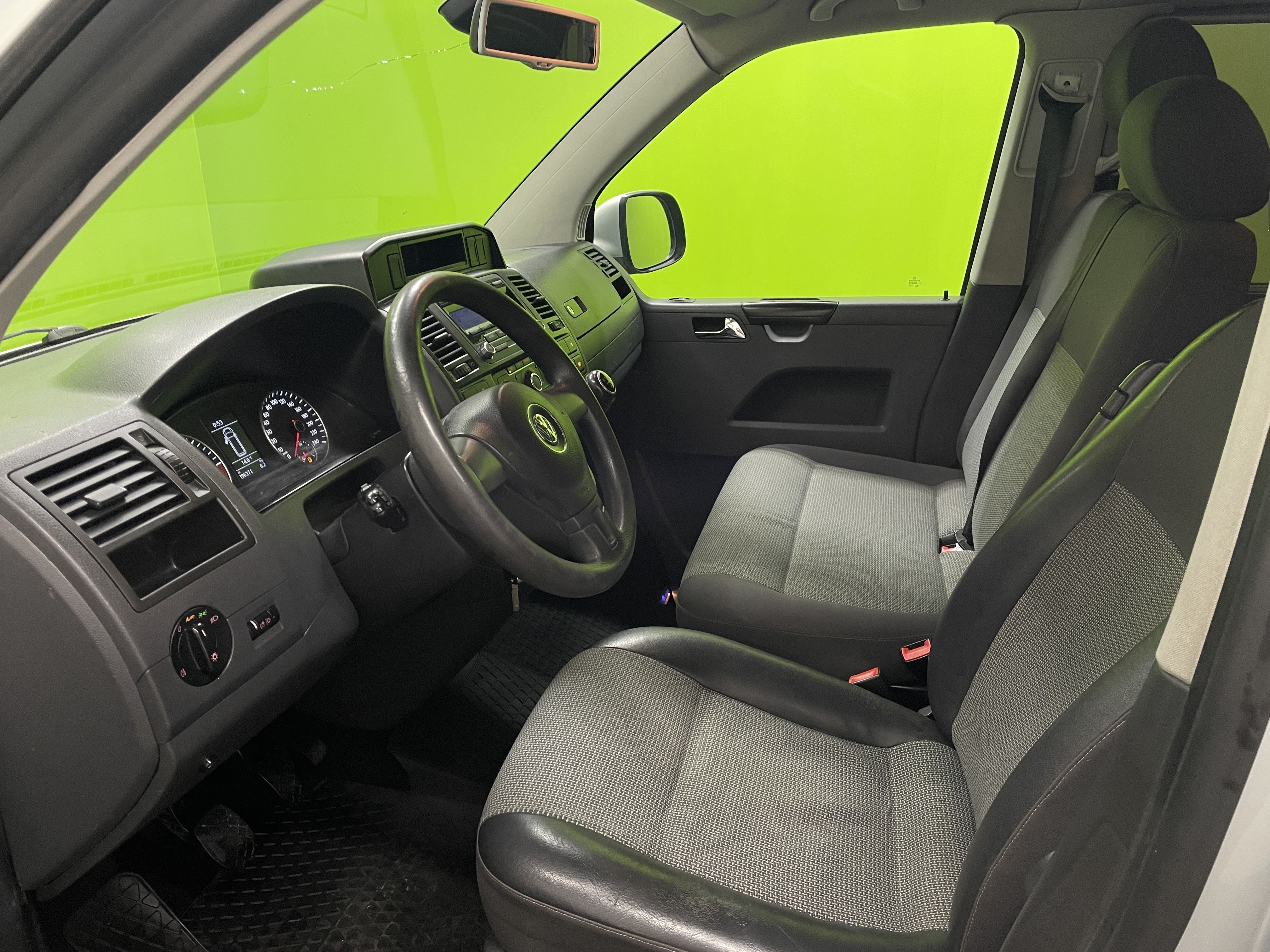 Volkswagen Caravelle 2011