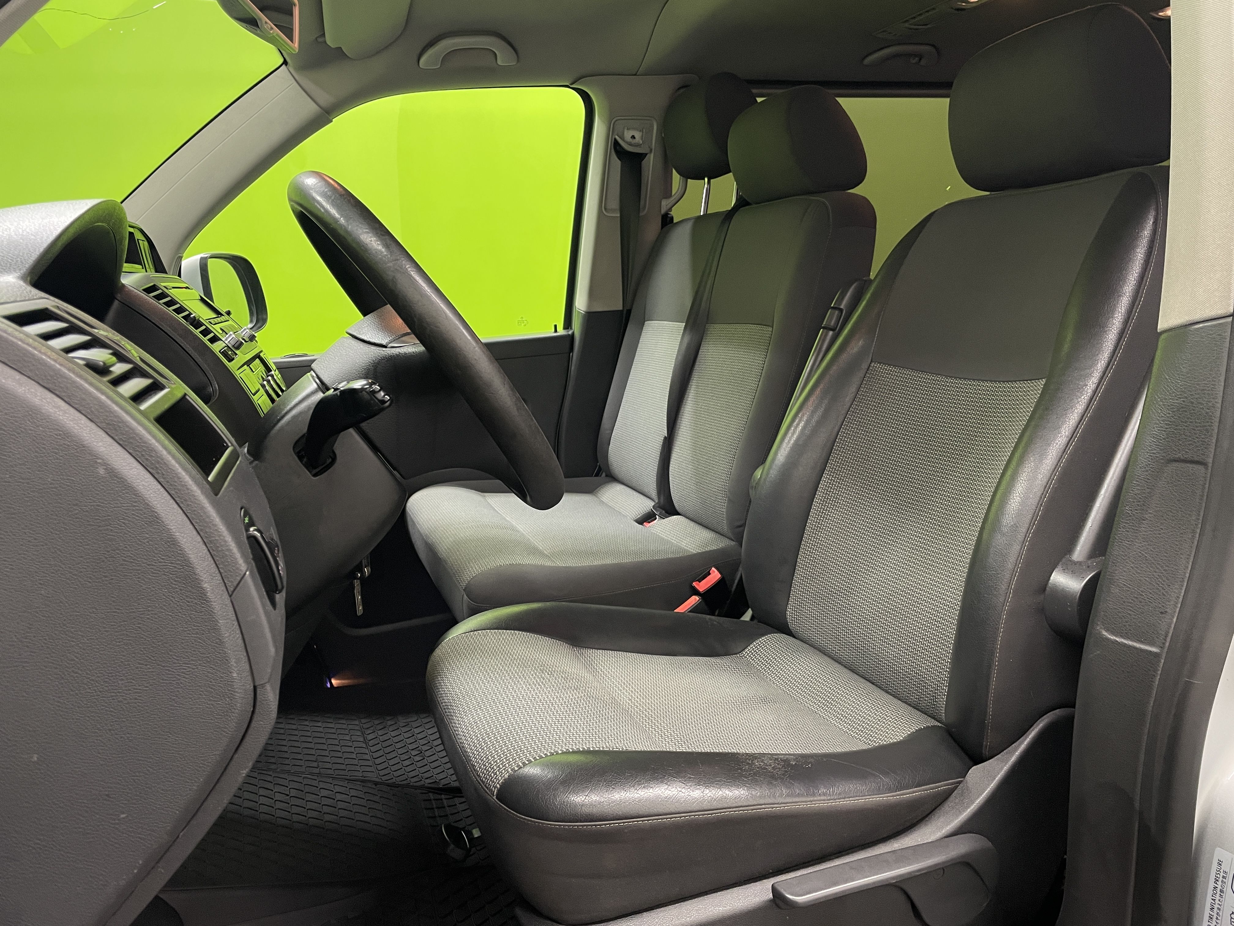 Volkswagen Caravelle 2011